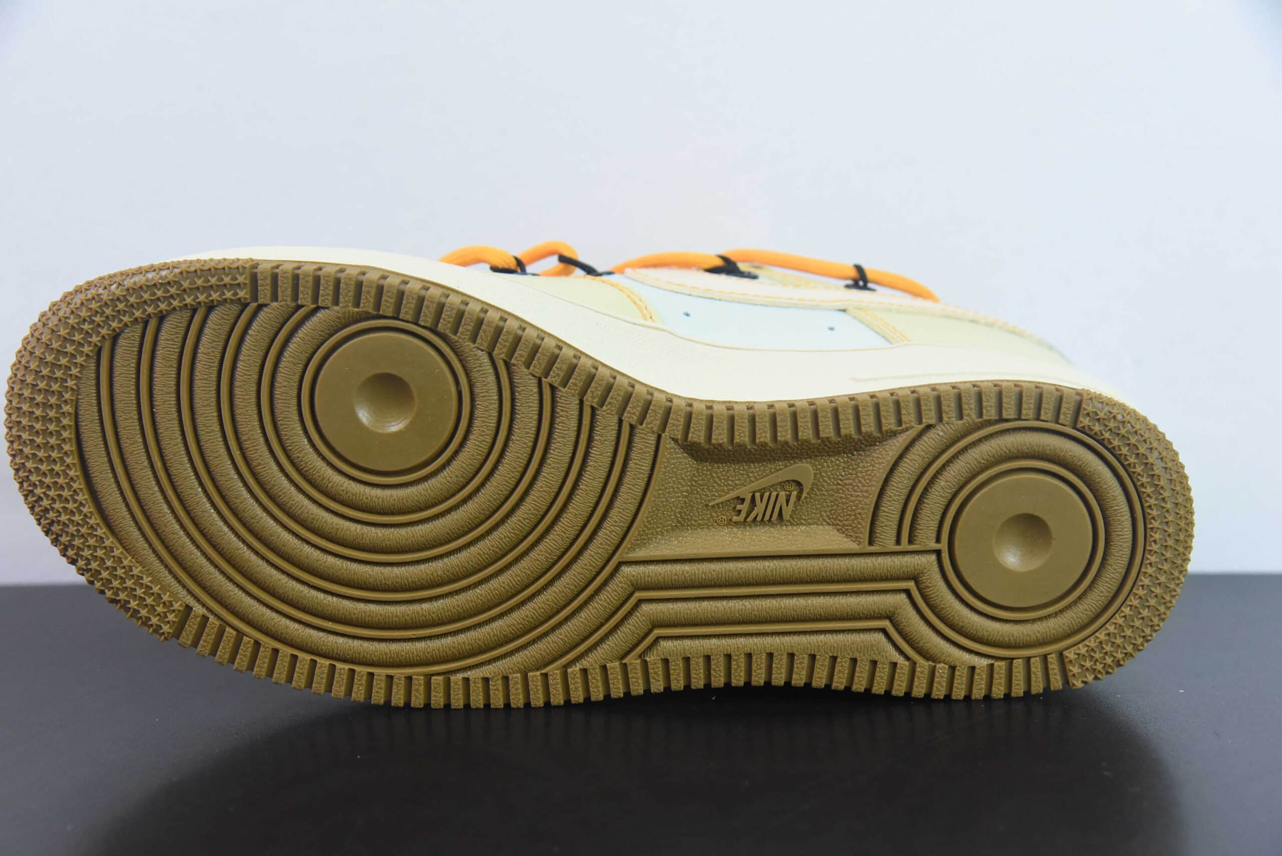 耐克Nike Air Force 1 Low 07 x KAWS 浅蓝沙黄绑带空军一号低帮休闲板鞋纯原版本 货号：KS6869-111