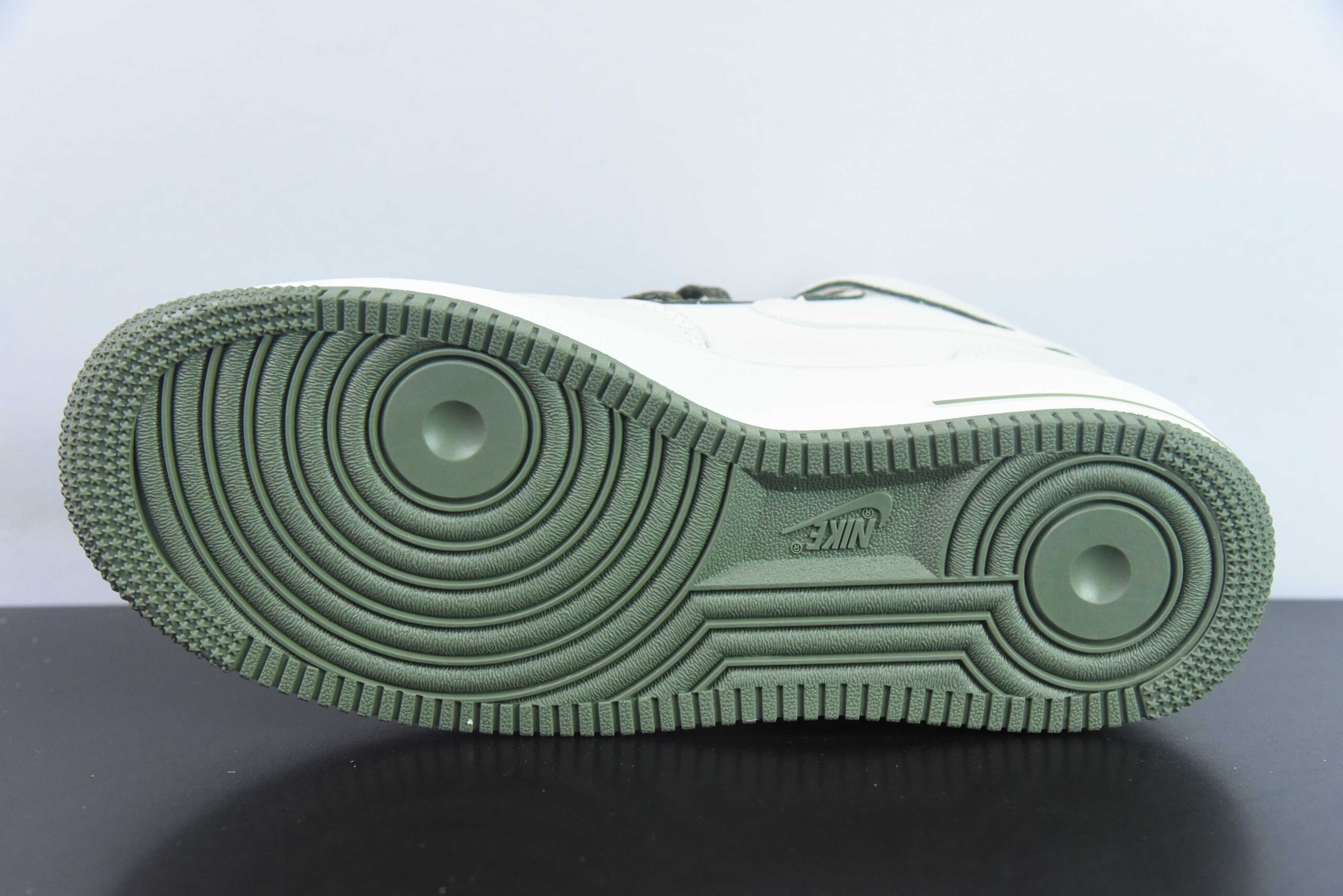 耐克Nike Air Force 1'07 Mid 绿珠光小勾空军一号中帮休闲板鞋纯原版本 货号：SG2356-805