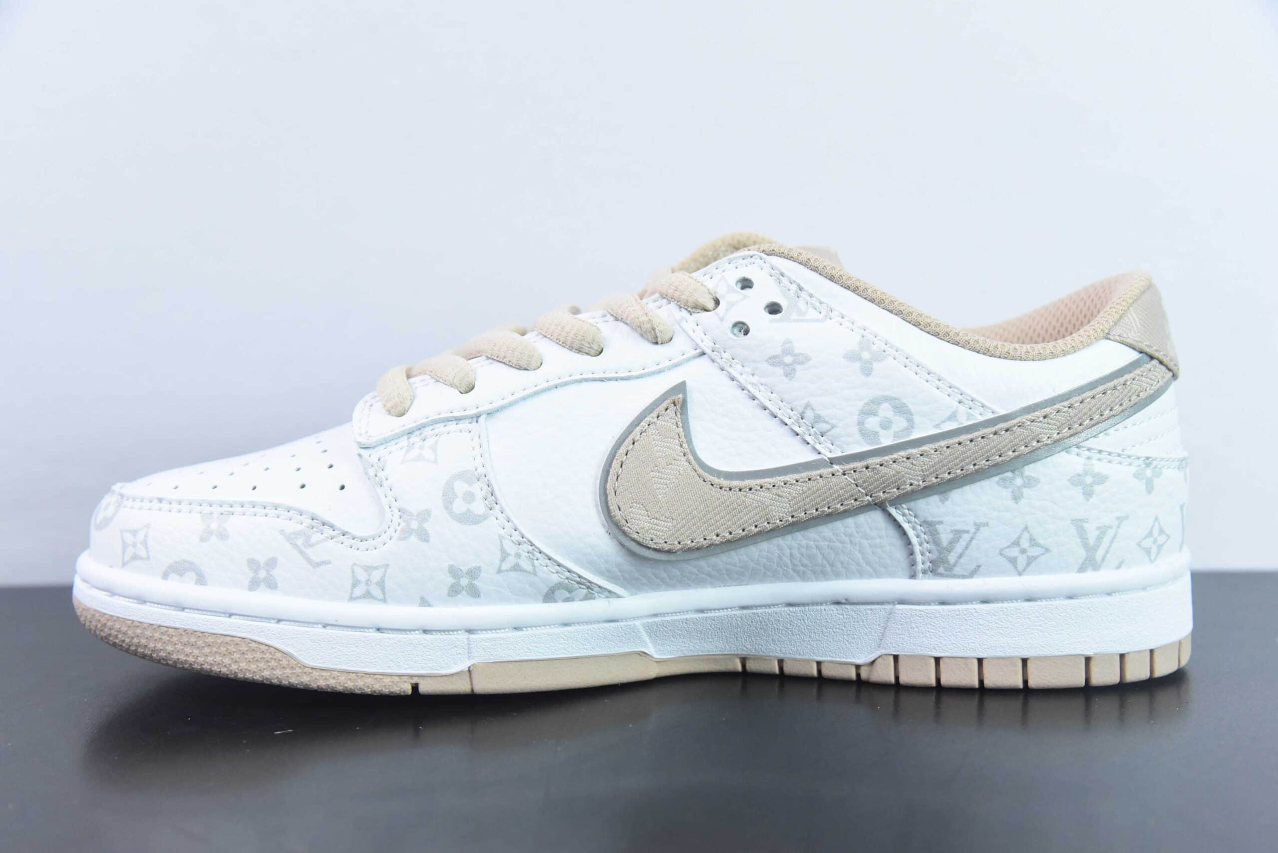 耐克Nike SB Dunk Low LV联名卡其印花SB低帮休闲滑板鞋纯原版本 货号：LV0526-596