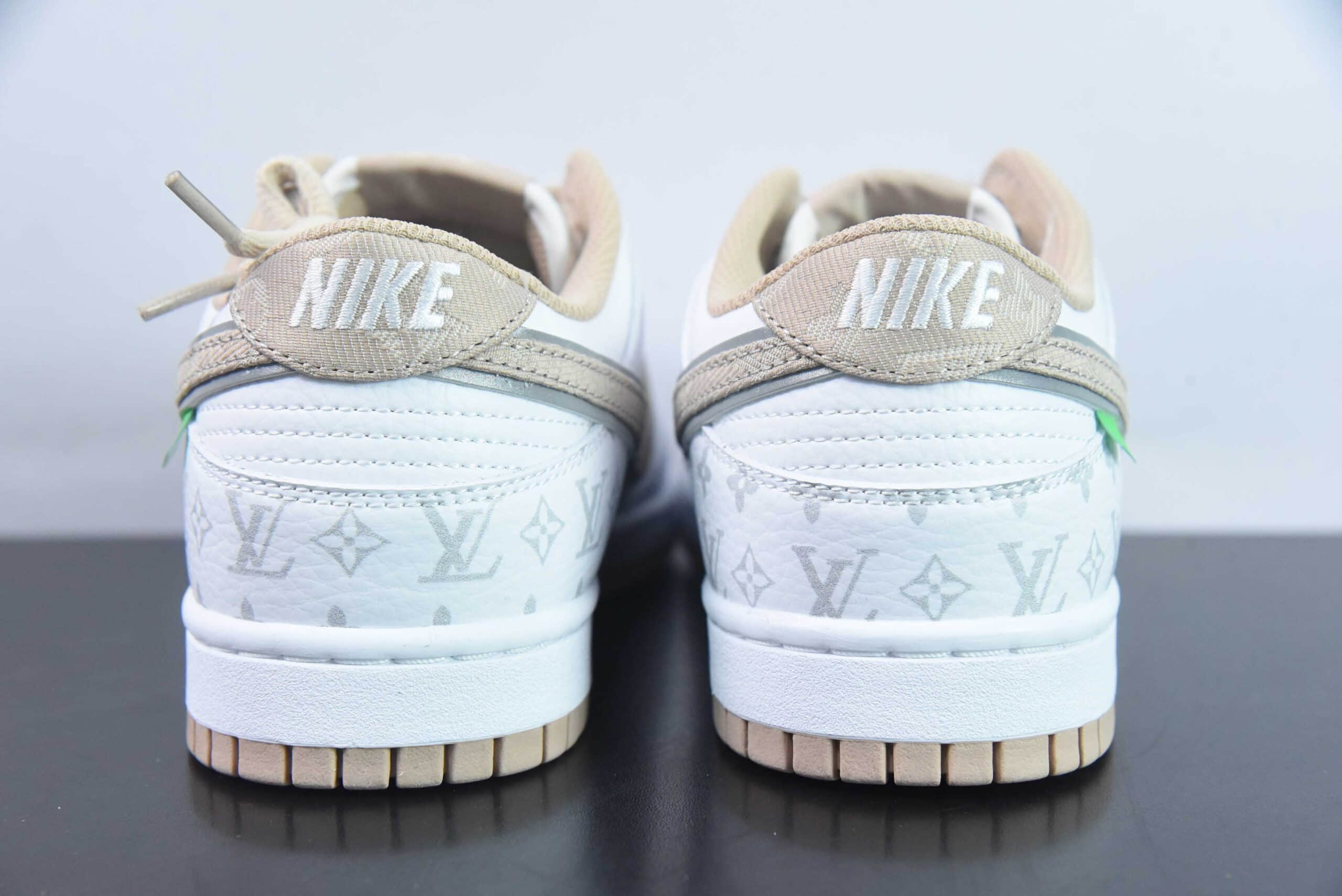 耐克Nike SB Dunk Low LV联名卡其印花SB低帮休闲滑板鞋纯原版本 货号：LV0526-596