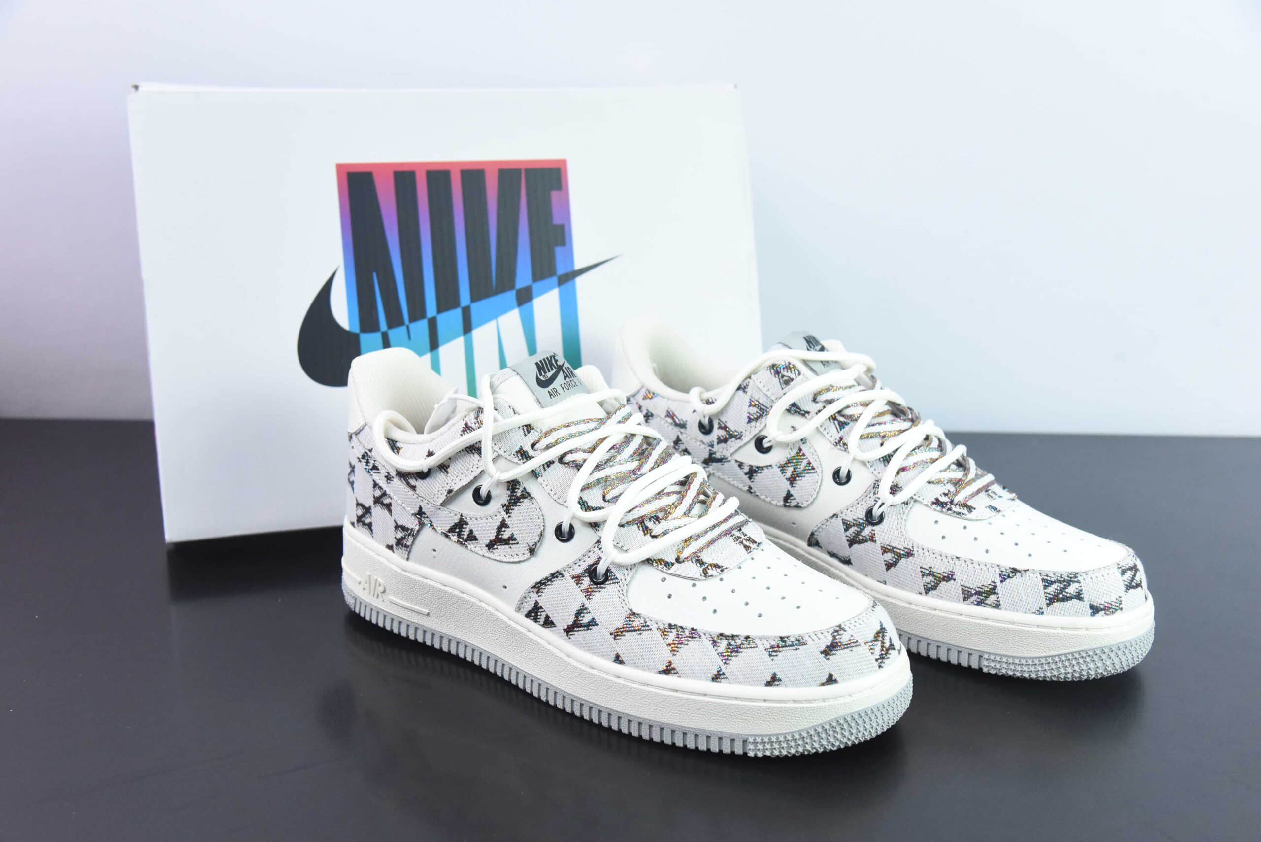 耐克Nike MLB x Nk Air Force 1'07 Low MLB联名款炫彩白空军一号低帮休闲板鞋纯原版本 货号：BD7700-333