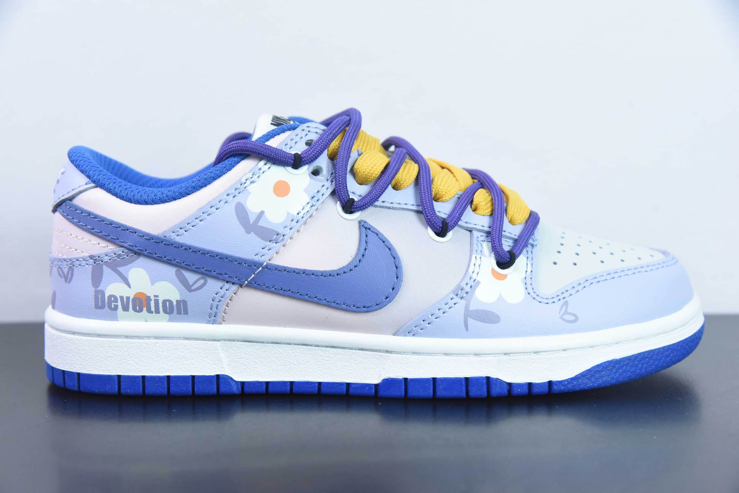 耐克Nike Dunk Low白蓝红小花 SB绑带低帮休闲板鞋纯原版本 货号：CW1590-104