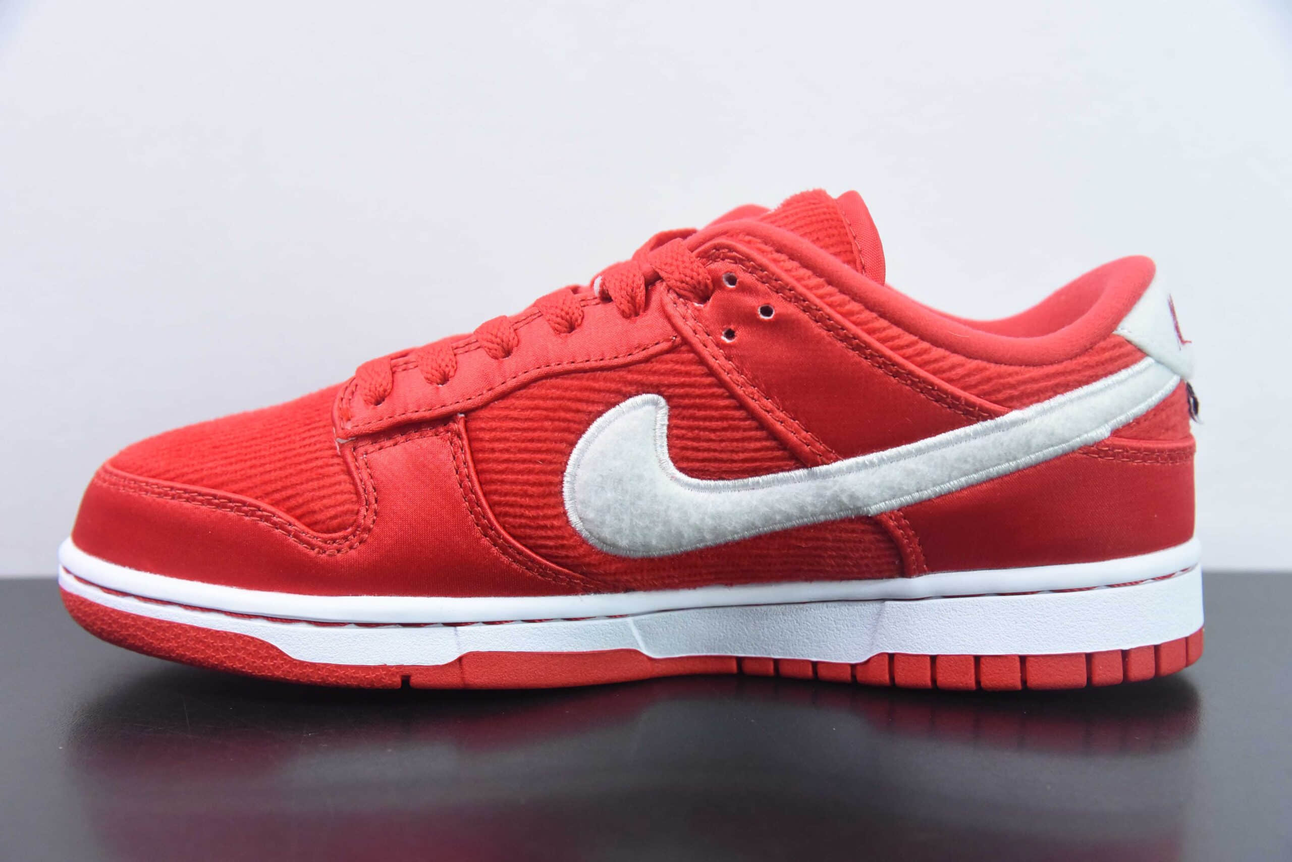 耐克Nike Dunk Low GS Valentine’s Day 灯芯绒情人节SB低帮休闲滑板鞋纯原版本 货号：FZ3548-612