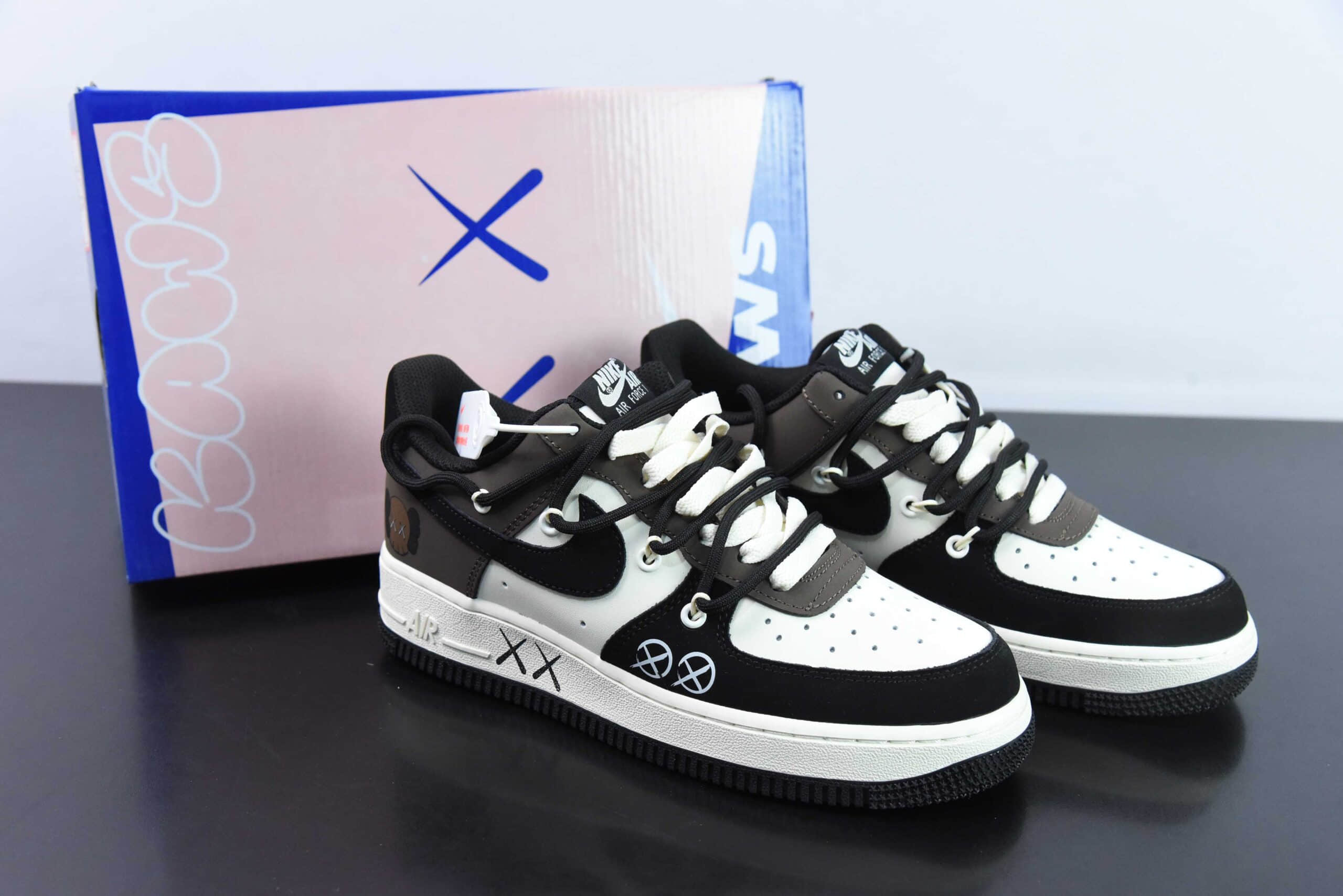 耐克Nike Kaws x Air Force 1 Low 摩卡绑带空军一号低帮休闲板鞋纯原版本 货号：KS6869-888