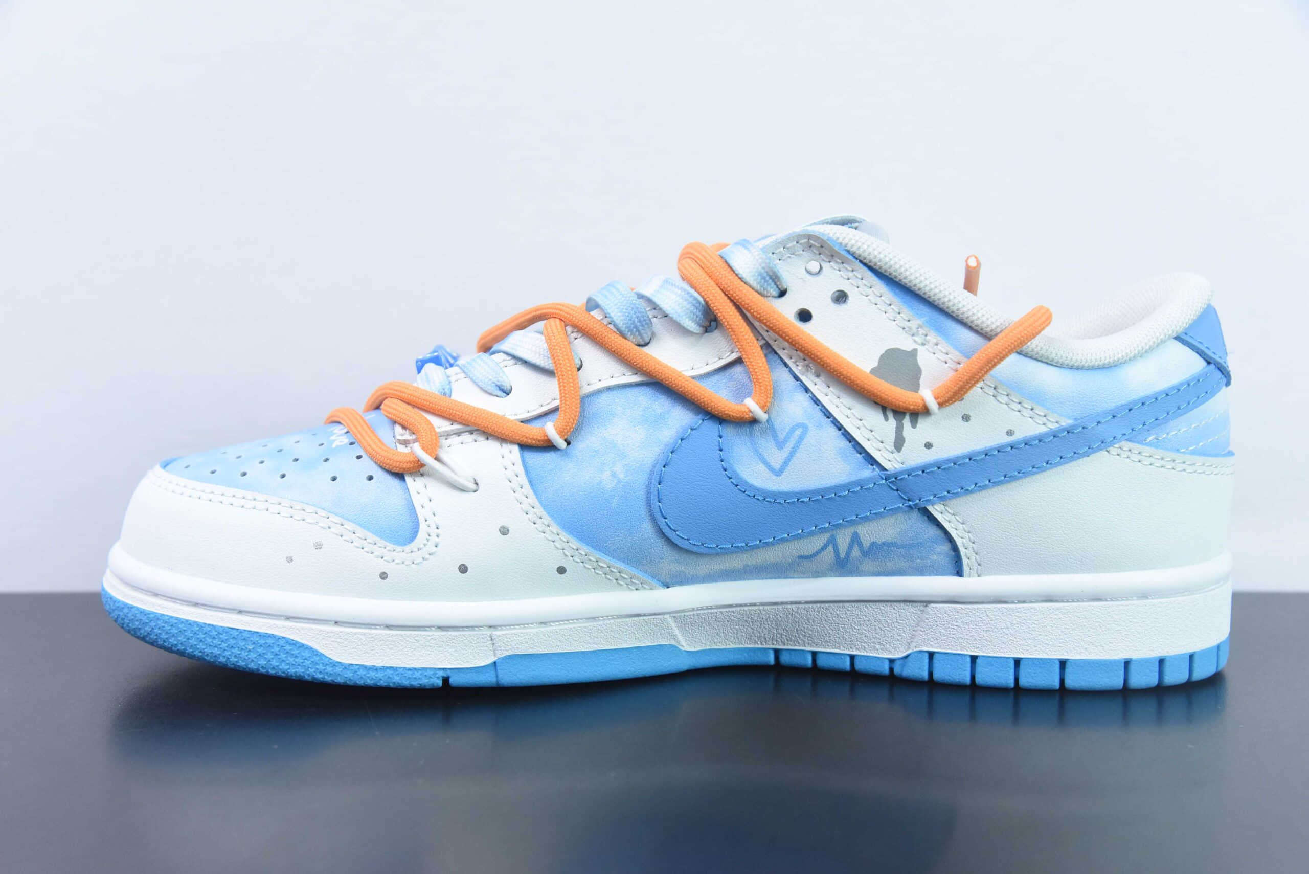 耐克Nike Dunk Low FZBB 夏日清云北卡蓝澄空之爱火漆信封情人礼盒 SB绑带低帮休闲板鞋纯原版本 货号：DV0831-001