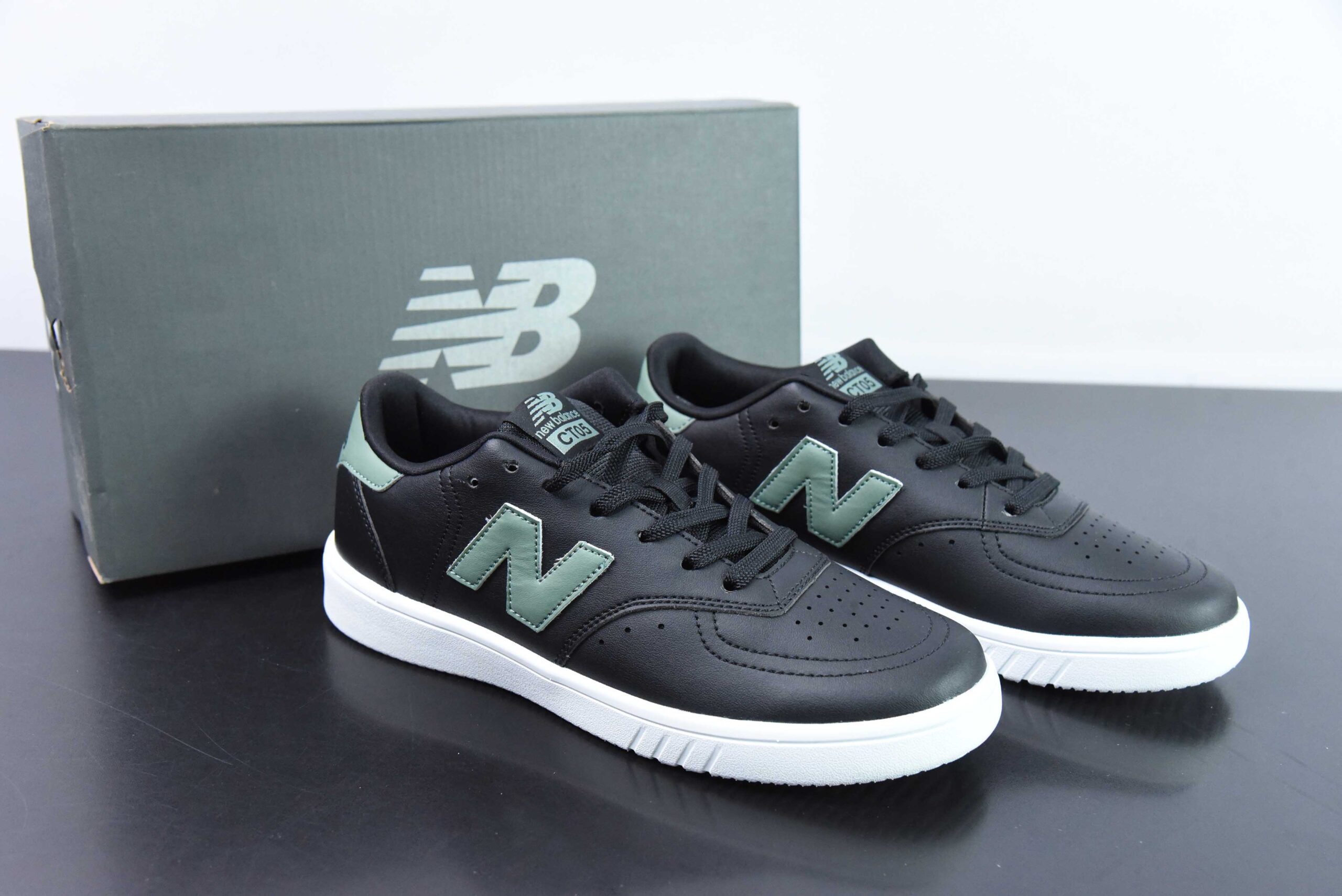 新百伦New Balance NB CT05 白黑绿耐磨防滑低帮超轻板鞋纯原版本 货号：CT05WG3 