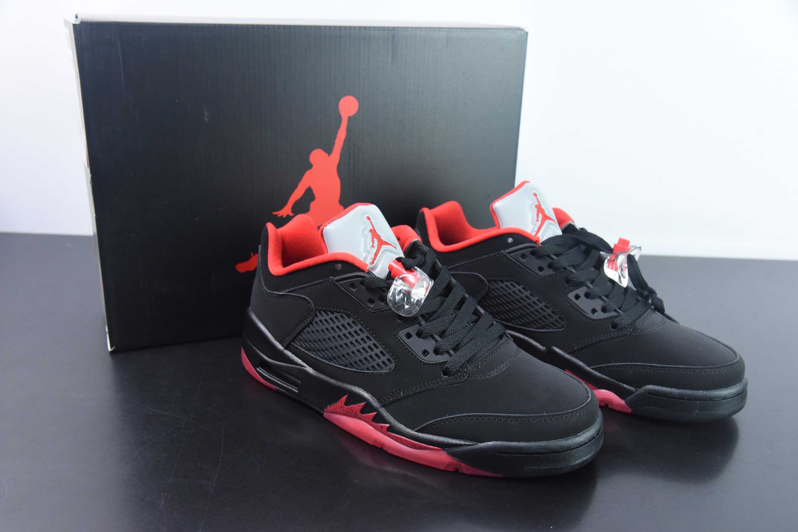 乔丹Air Jordan AJ5 Low “Alternate ’90” 黑红低帮男子文化篮球鞋纯原版本 货号：819171-001 