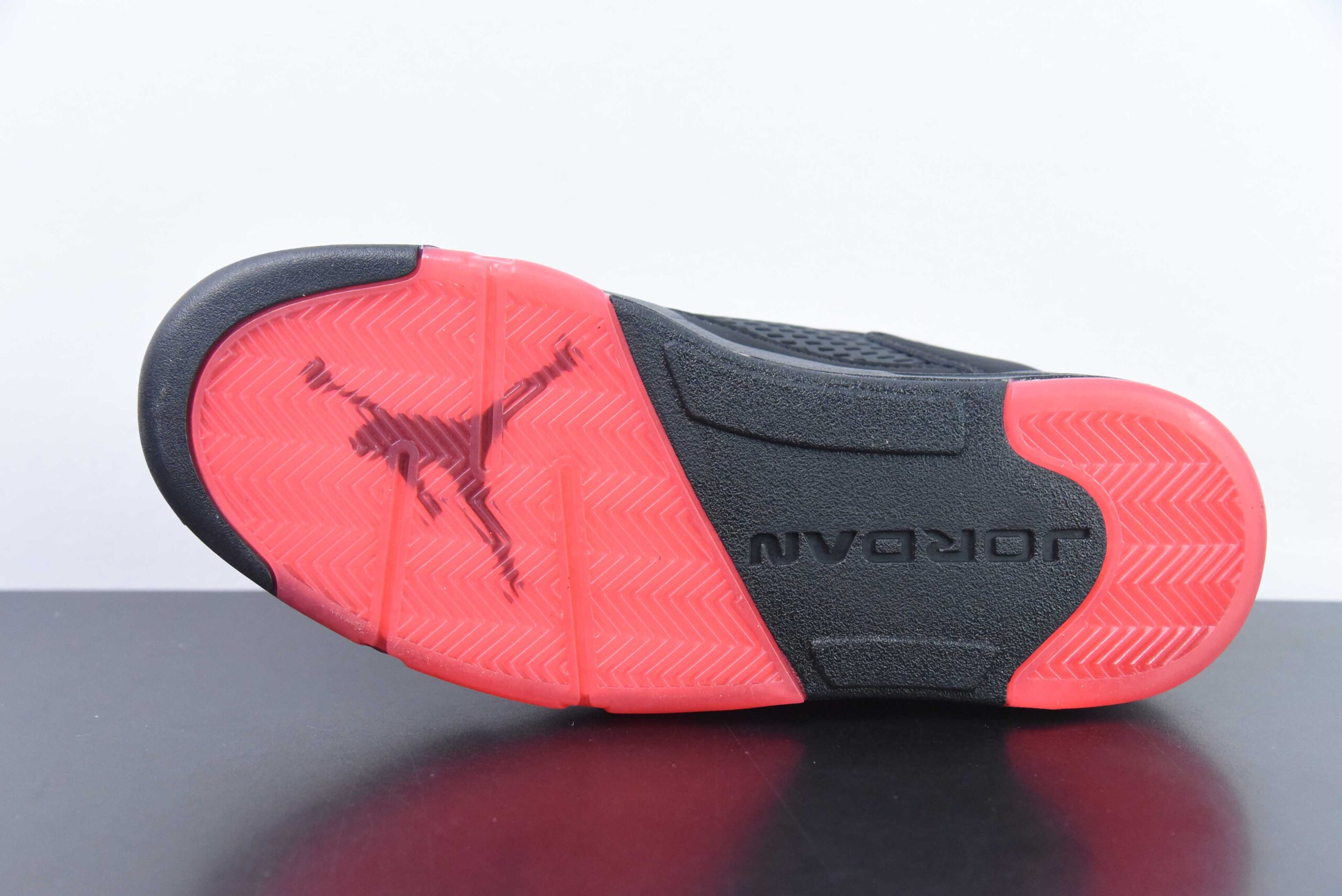 乔丹Air Jordan AJ5 Low “Alternate ’90” 黑红低帮男子文化篮球鞋纯原版本 货号：819171-001 