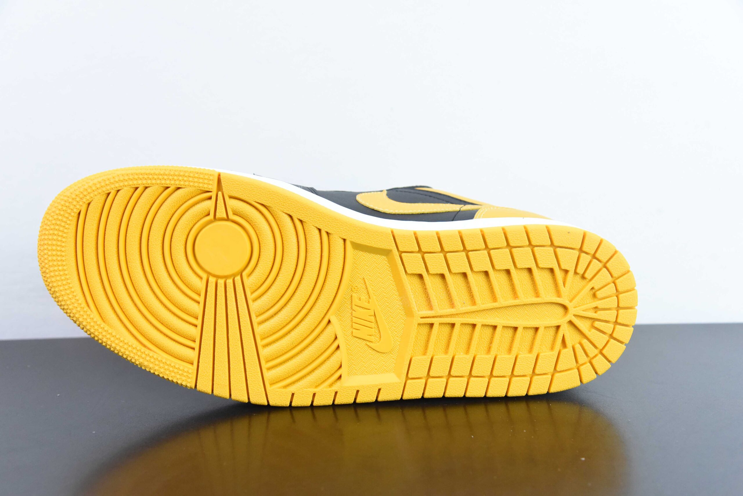 乔丹Air Jordan 1 Retro Low Yellow Ochre AJ1黑黄脚趾低帮复古文化篮球鞋纯原版本 货号：553558-072