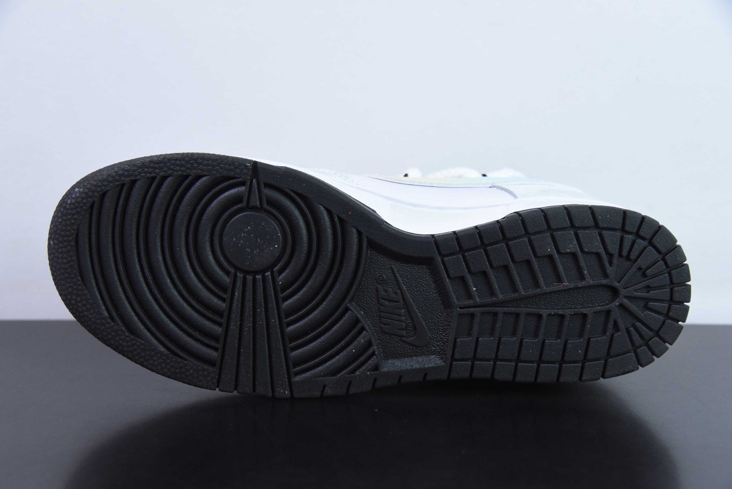 耐克Nike SB Dunk Low 达芬奇星黎闪翼黑白灰SB低帮休闲滑板鞋纯原版本 货号：CW1590-100