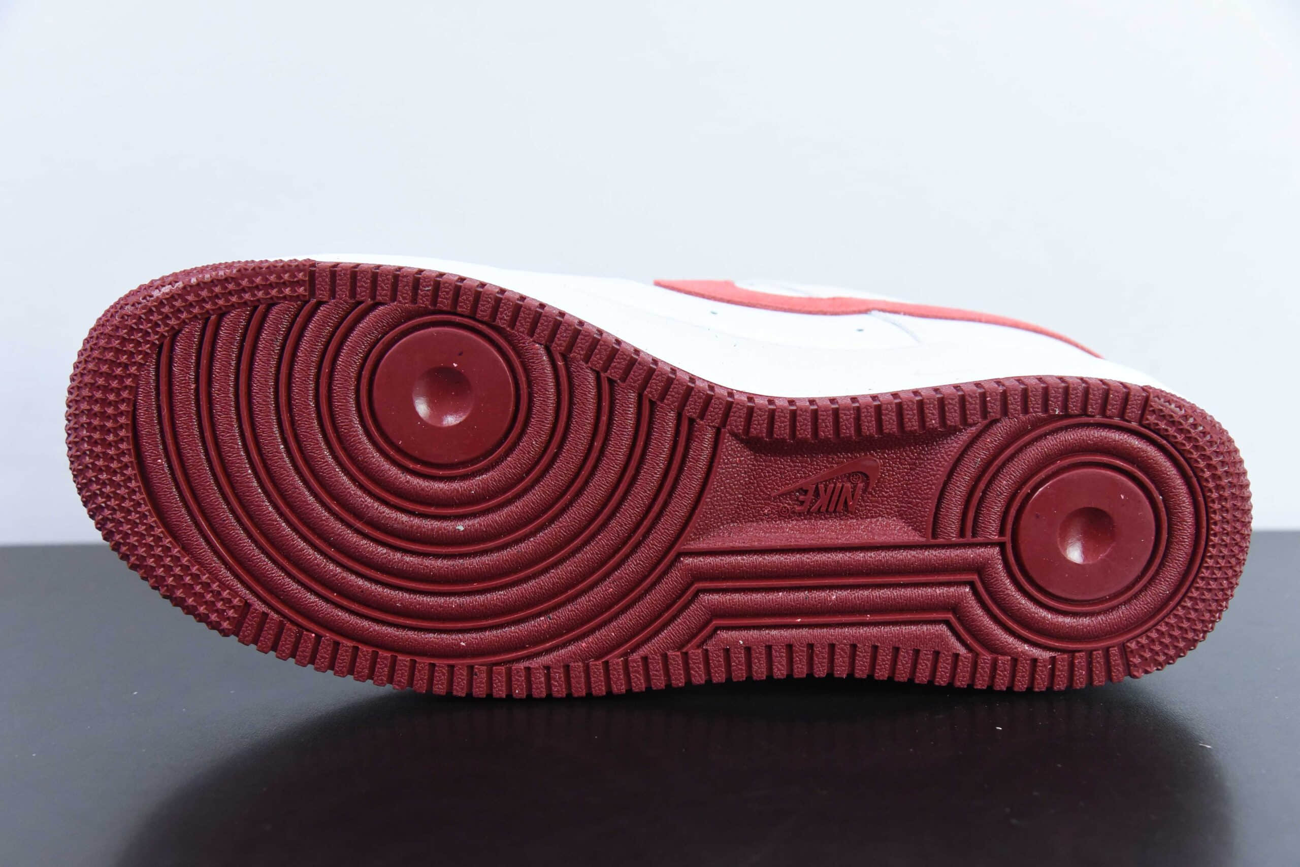 耐克Nike Air Force 1 Low 07 白红翻毛勾空军一号低帮休闲板鞋纯原版本 货号：FQ7626-100
