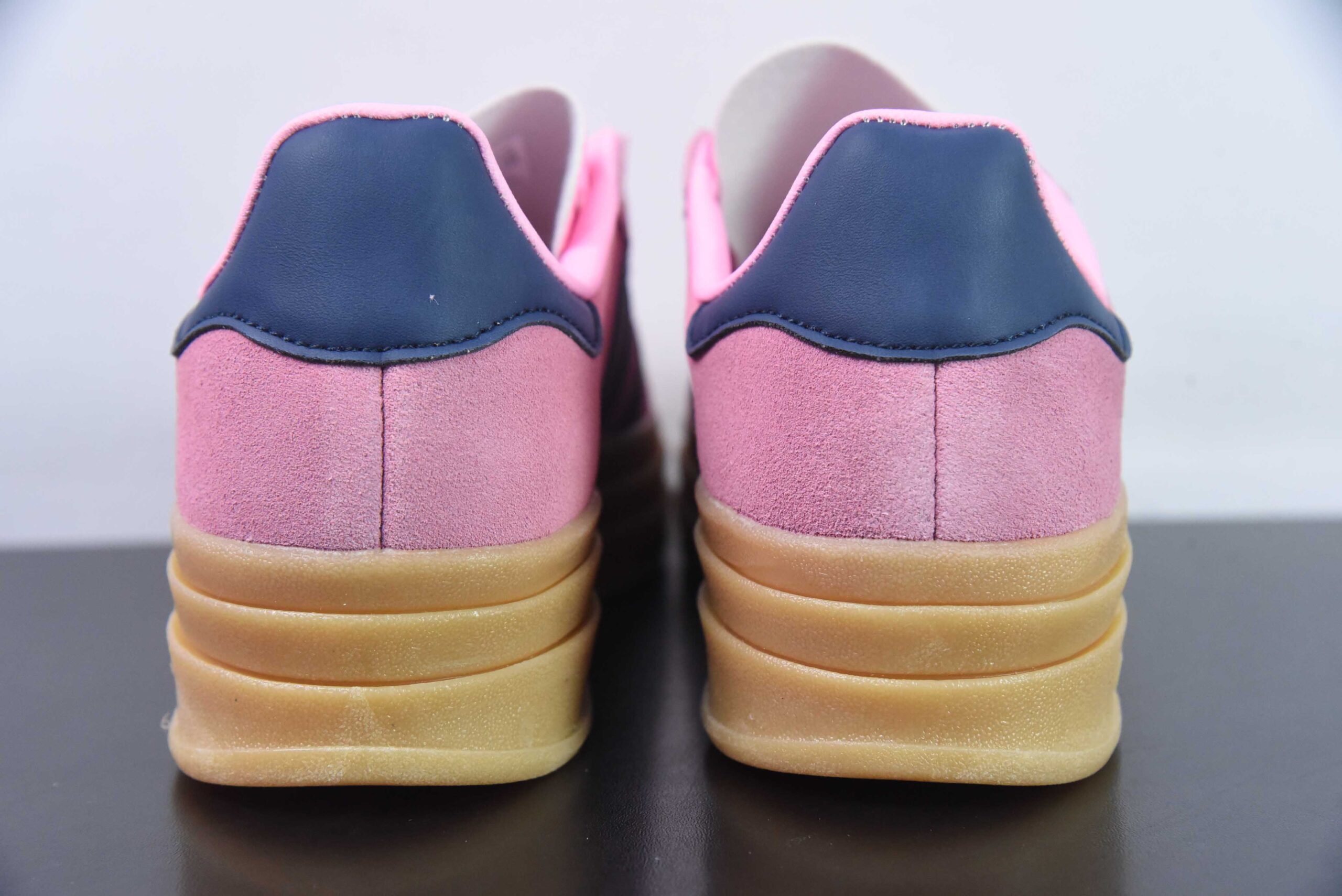 阿迪达斯Adidas Originals Gazelle Bold 羚羊松糕鞋樱花粉三层底低帮耐磨厚底增高板鞋纯原版本 货号：H06122