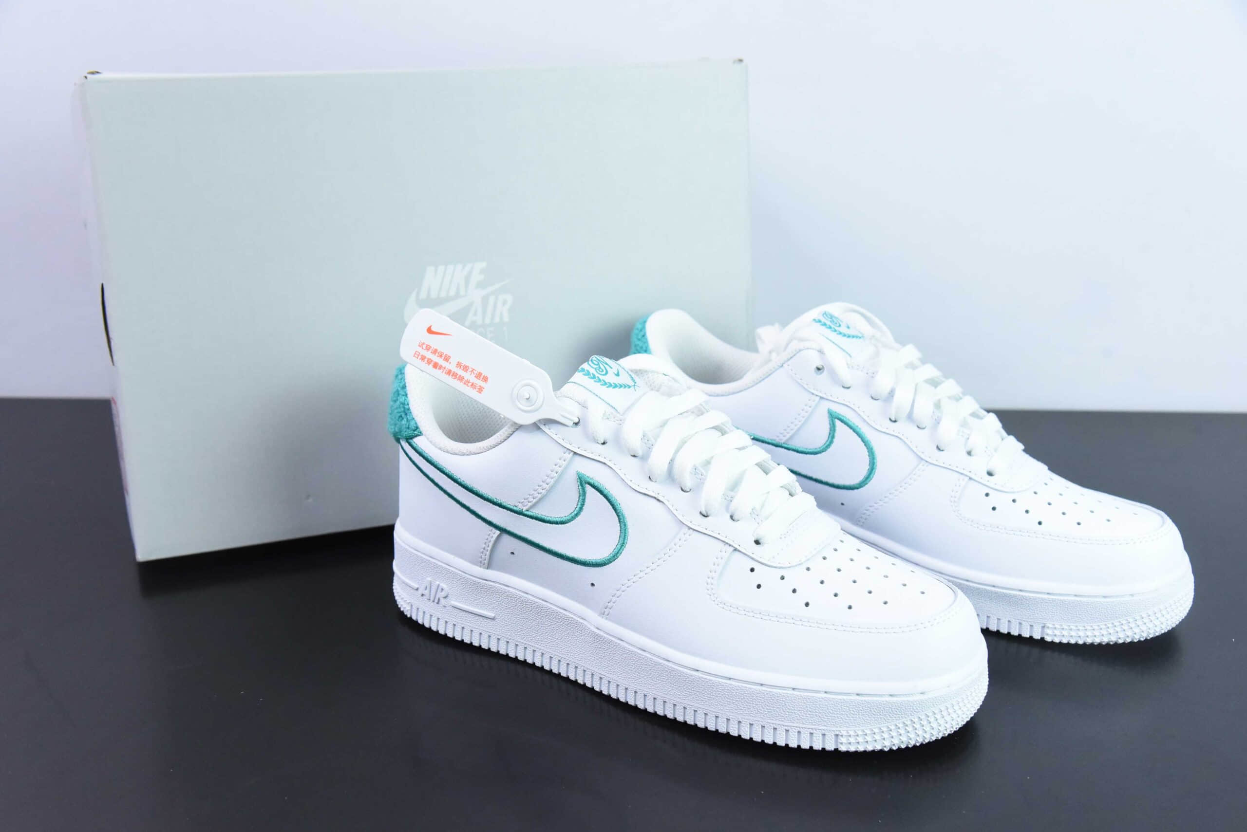 耐克Nike Air Force 1’07 LowResort And Sport皮革白水绿电绣钩子空军一号系列经典低帮百搭休闲运动板鞋纯原版本 货号：FZ2008-100