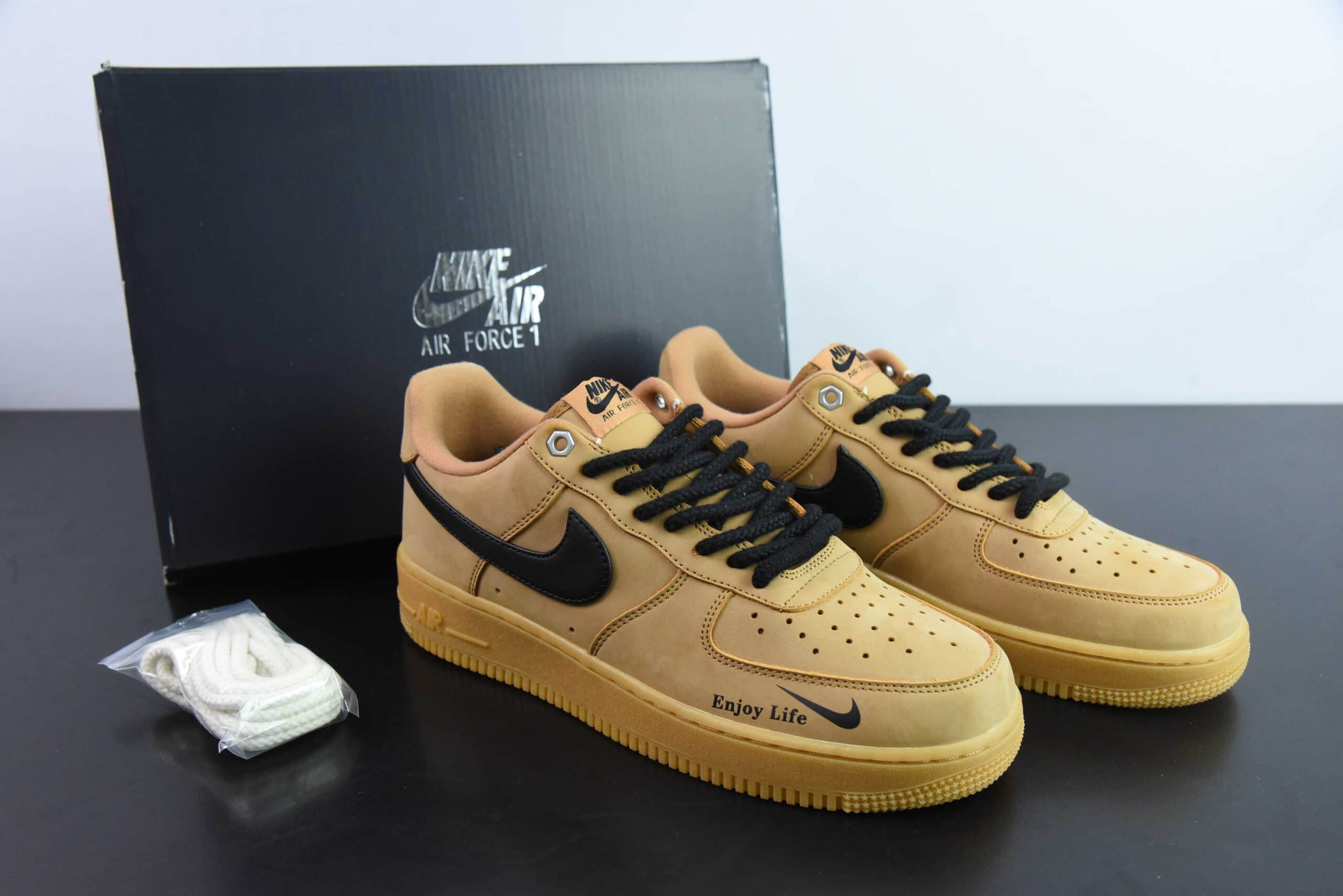 耐克Nike Air Force 1'07 Low 麦色黑勾子空军一号低帮板鞋纯原版本 货号：FZ7372-200