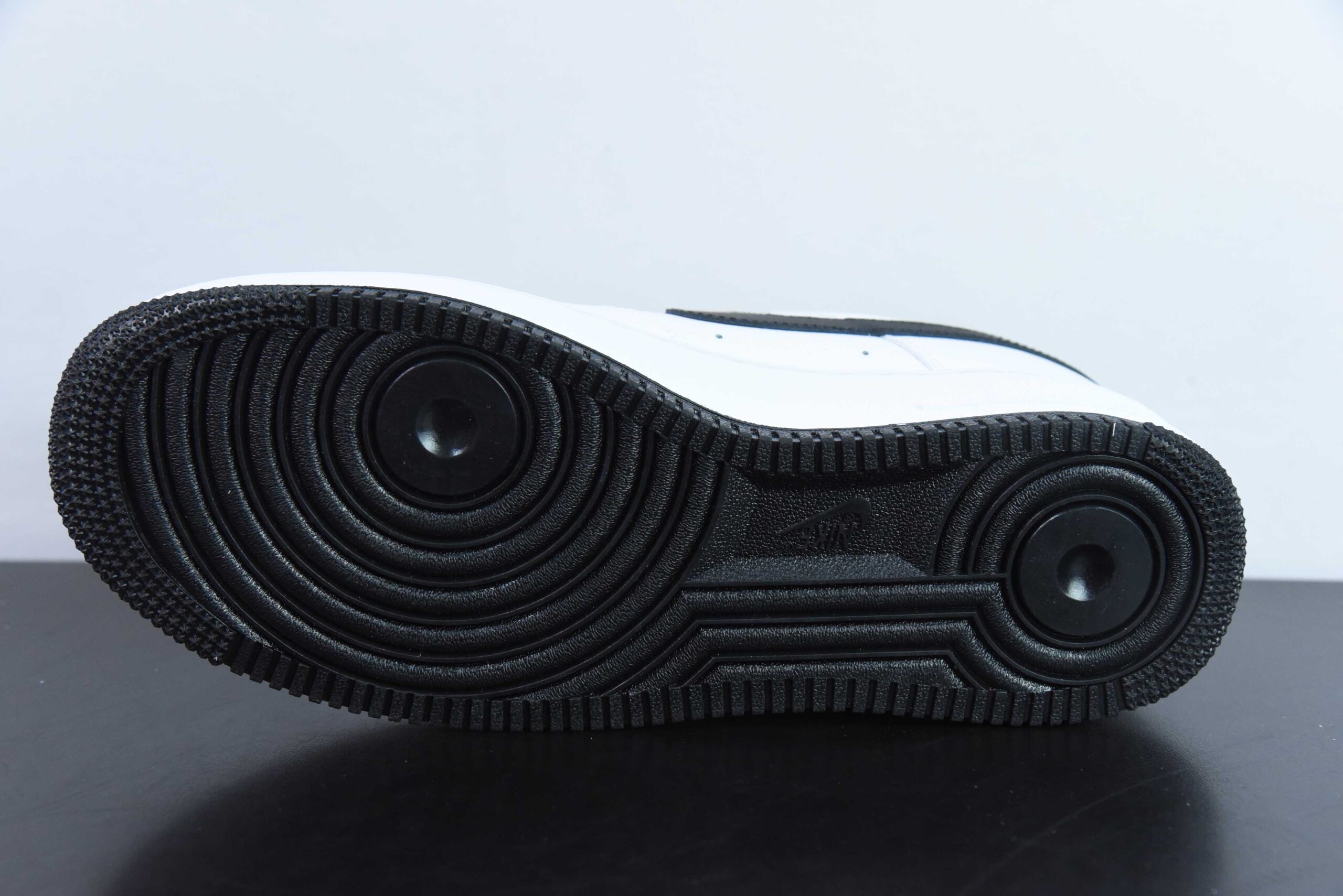 耐克Nike Air Force 1 AF1黑白经典空军一号低帮休闲板鞋纯原版本 货号：FQ4296-101 