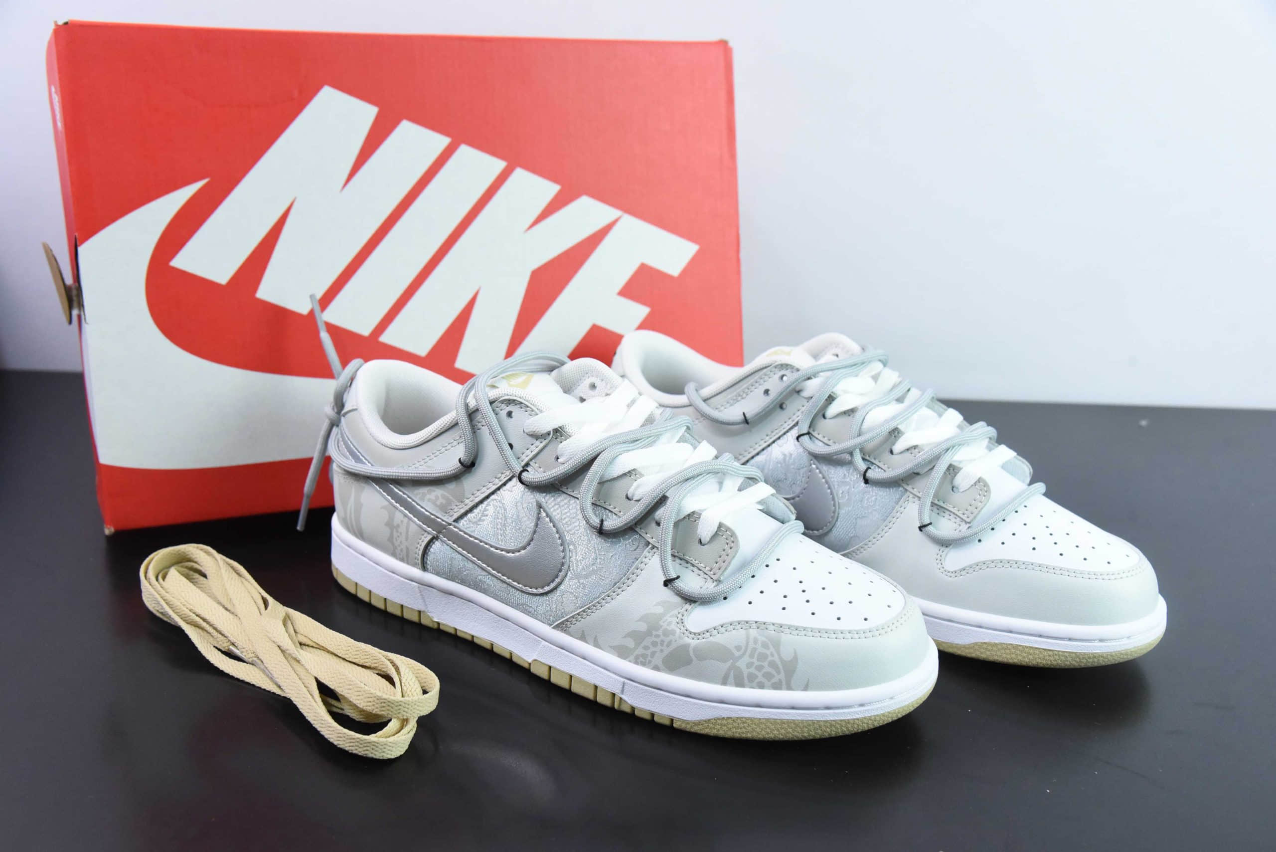 耐克Nike Dunk Low 龙年限定玲珑银灰SB低帮休闲滑板鞋纯原版本 货号：DV0833-100  