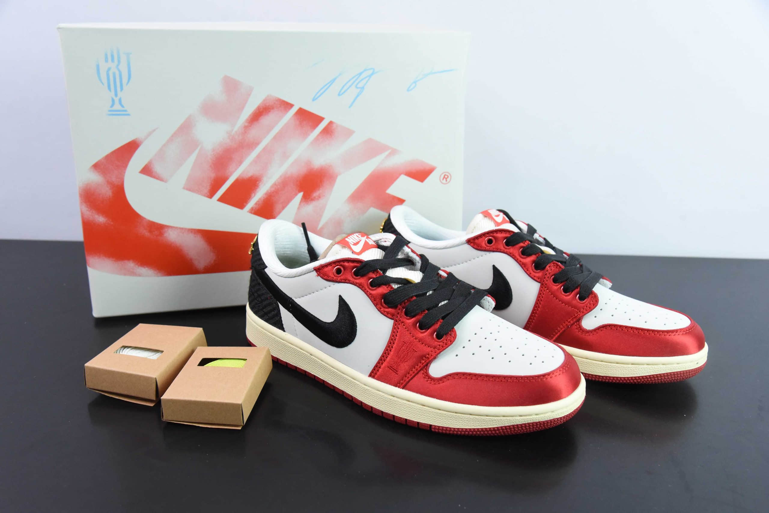 乔丹Air Jordan 1 Low 黑红丝绸脚趾AJ1低帮休闲板鞋纯原版本 货号：FN0432-100 