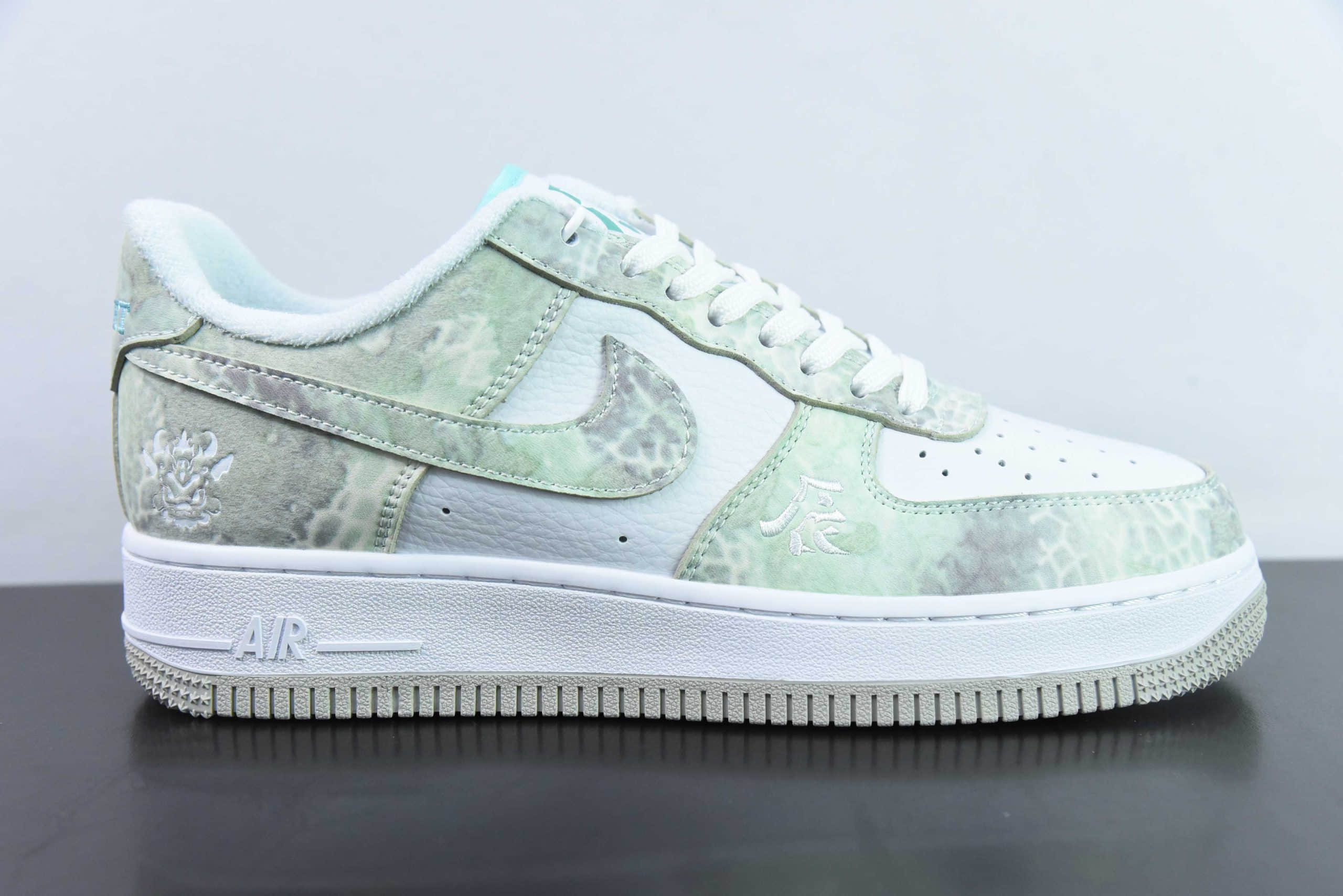 耐克Nike Gucci x Nike Air Force 1’07 LowYear of the Dragon古驰联名白青龙三太子敖丙空军一号低帮休闲板鞋纯原版本 货号：CV1724-109