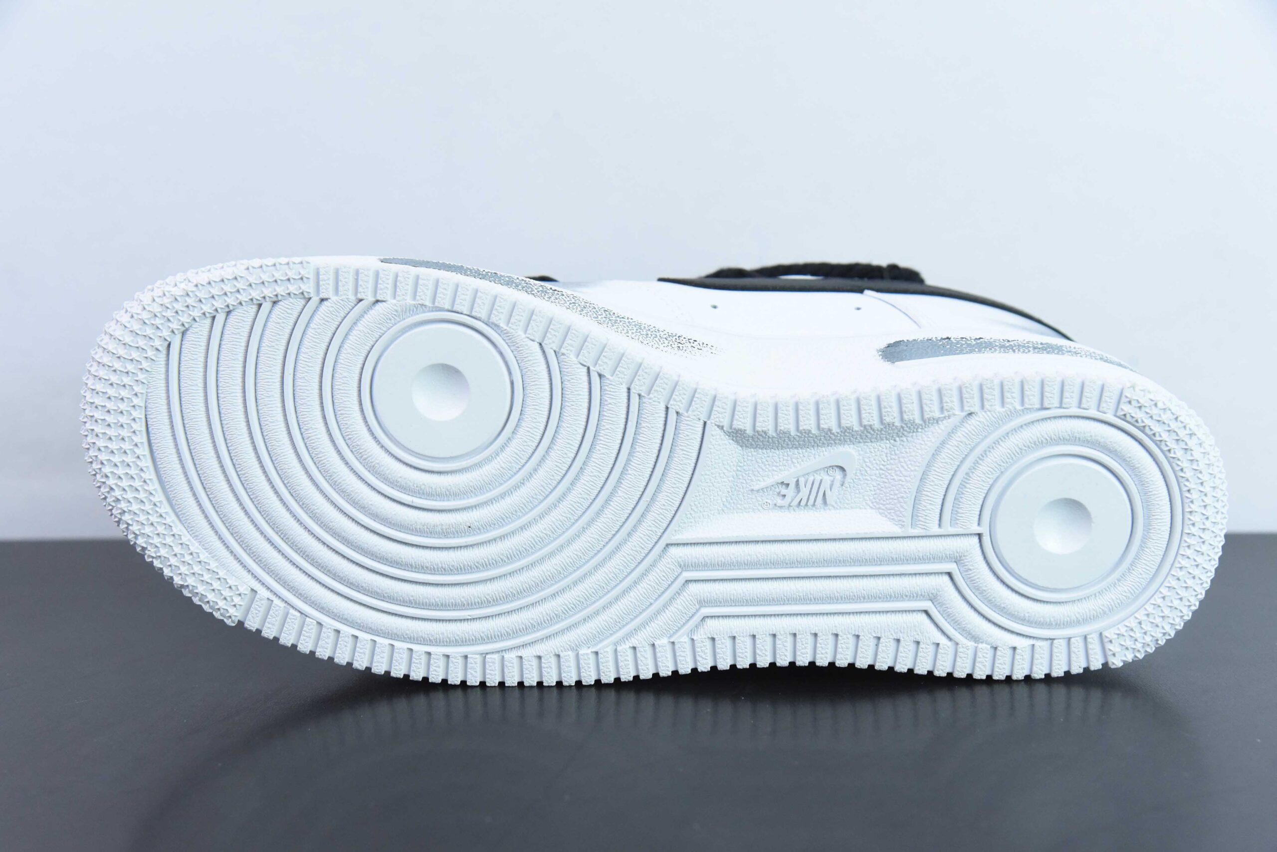 耐克Nike Air Force 1'07 Low 二次元主题喷绘断勾空军一号绑带低帮休闲板鞋纯原版本 货号：ZH0316-011