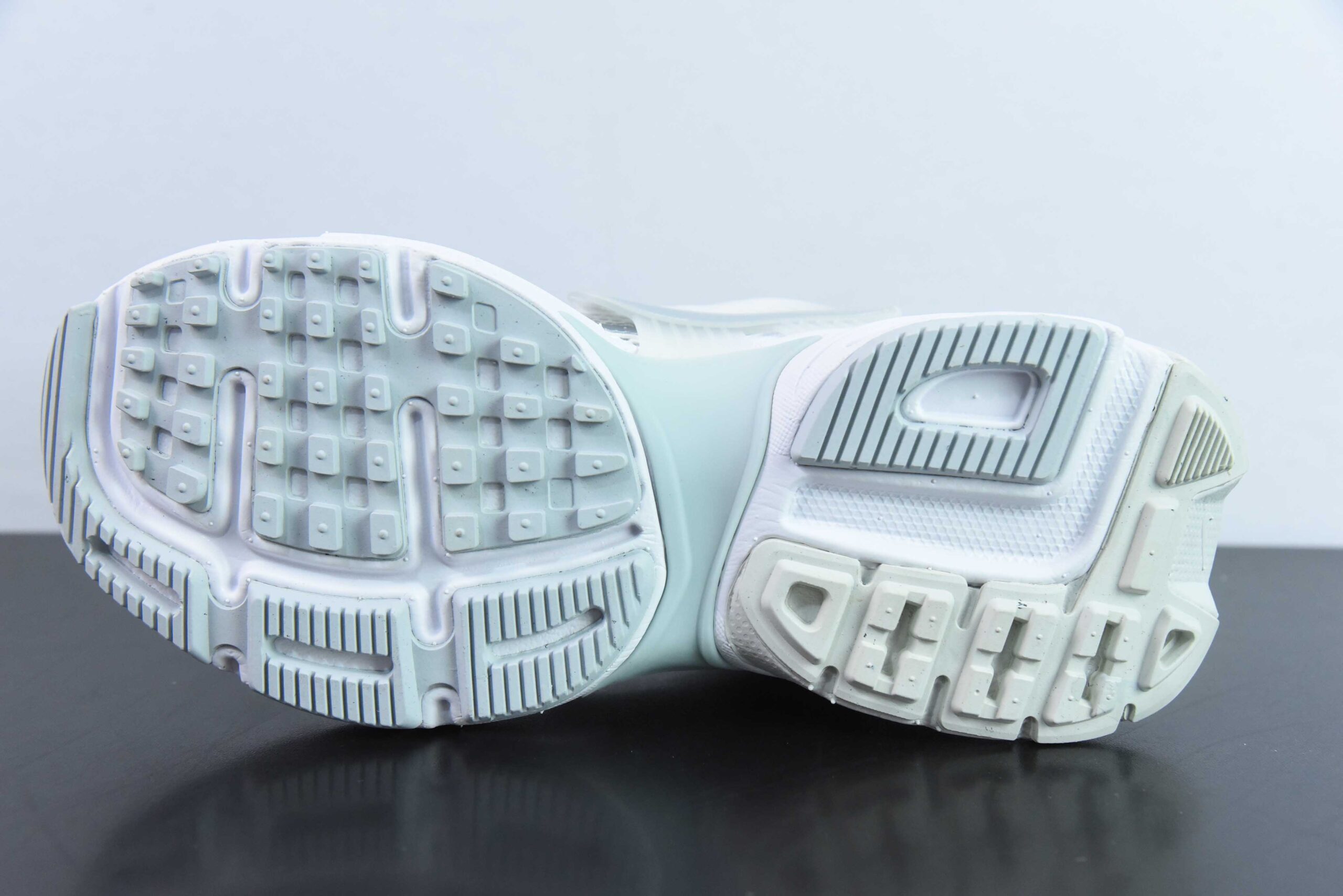耐克NIKE V2K Runtekk 太空银减震防滑复古低帮跑步鞋纯原版本 货号：FD0736-104