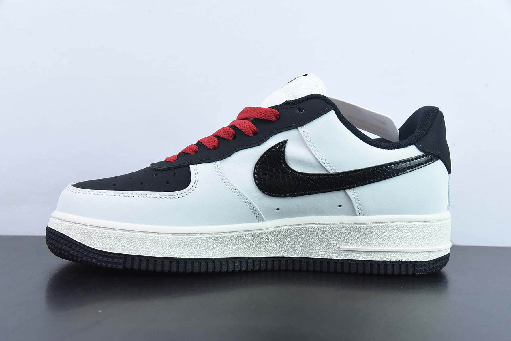 耐克Nike Air Force 1 Low 07白黑红藤原拓海绑绳空军一号低帮休闲板鞋纯原版本 货号：AE1686-668