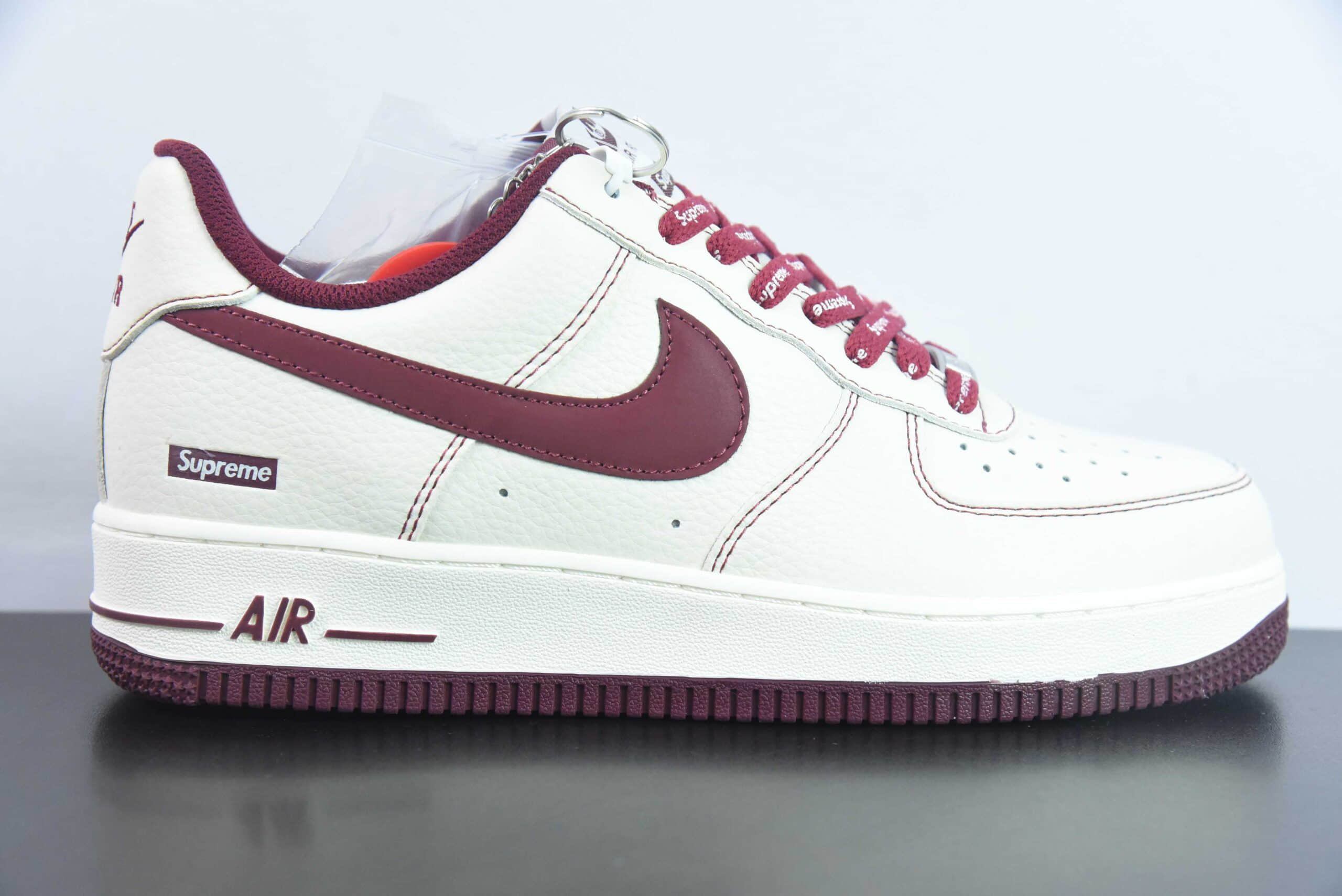 耐克Nike Supreme x NK Air Force 1‘07 Low LV8酒红联名款空军一号低帮休闲板鞋纯原版本 货号：SU0220-013 