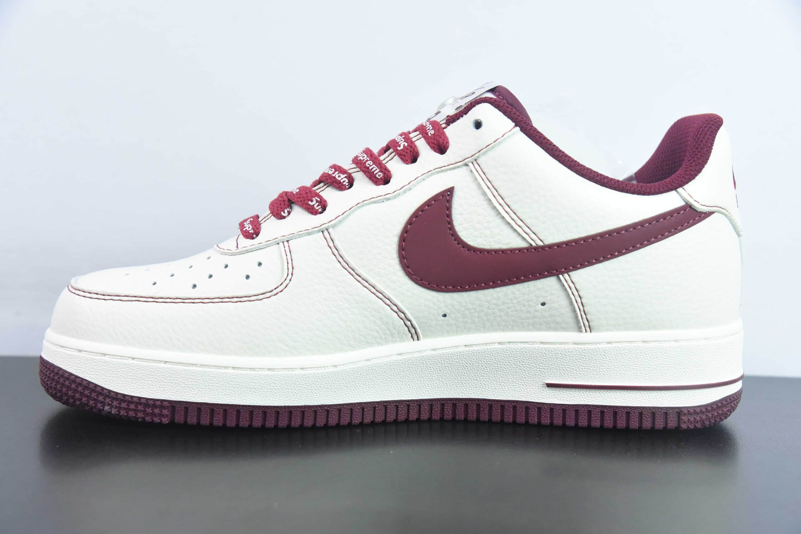 耐克Nike Supreme x NK Air Force 1‘07 Low LV8酒红联名款空军一号低帮休闲板鞋纯原版本 货号：SU0220-013 