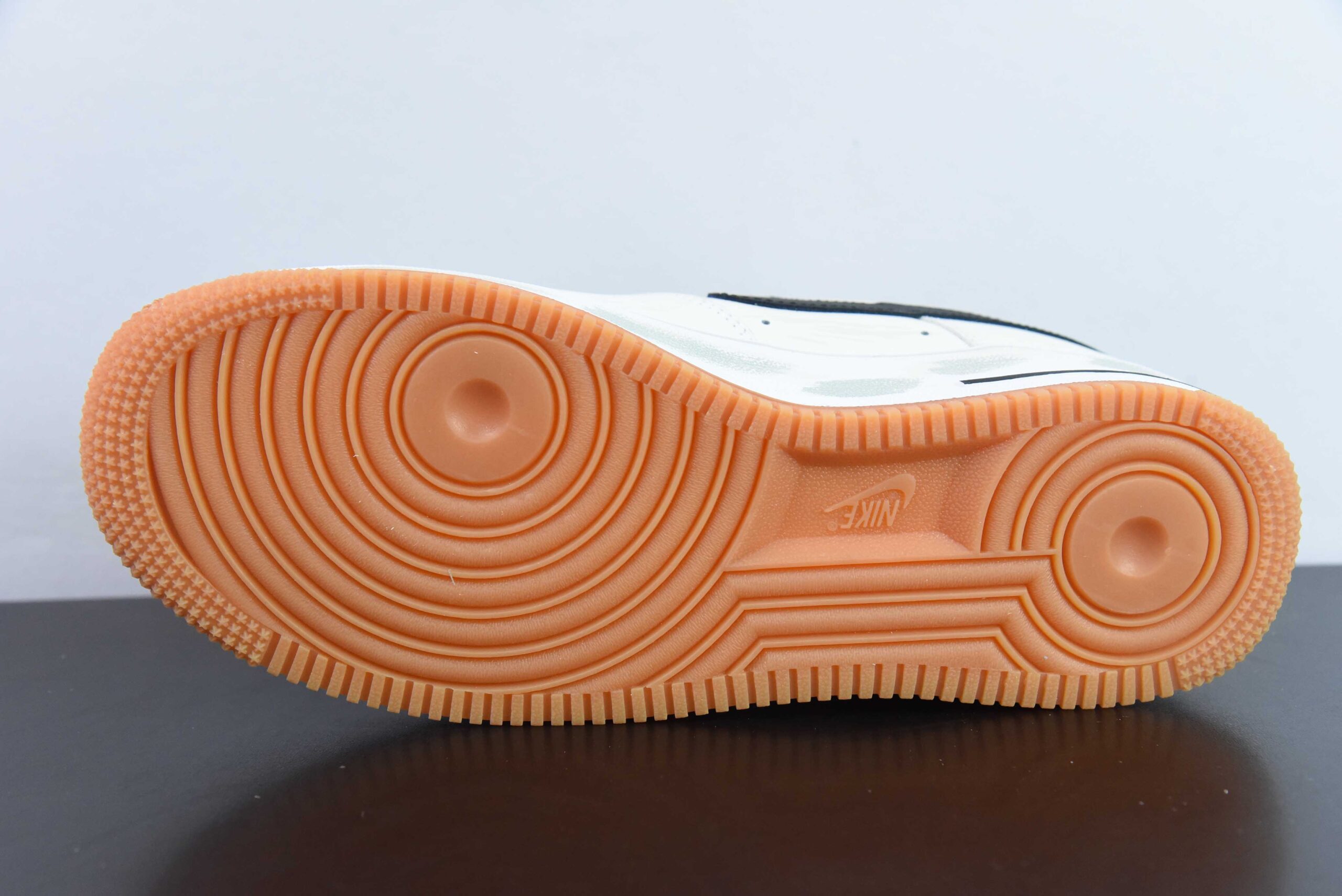 耐克Nike Air Force 1麦克斯涂鸦空军一号低帮休闲板鞋纯原版本 货号：DM0576-101