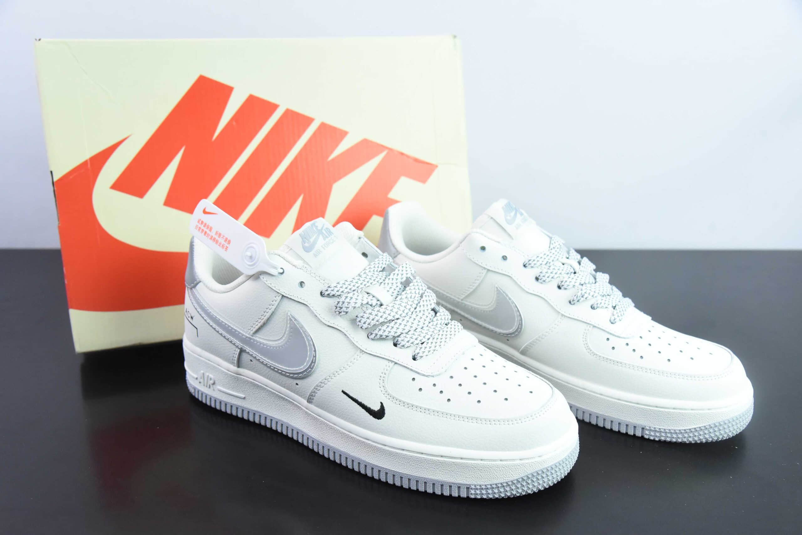 耐克Nike Air Force 1'07 Low 联名定制款白灰黑小勾空军一号低帮休闲板鞋纯原版本 货号：AC-639833 