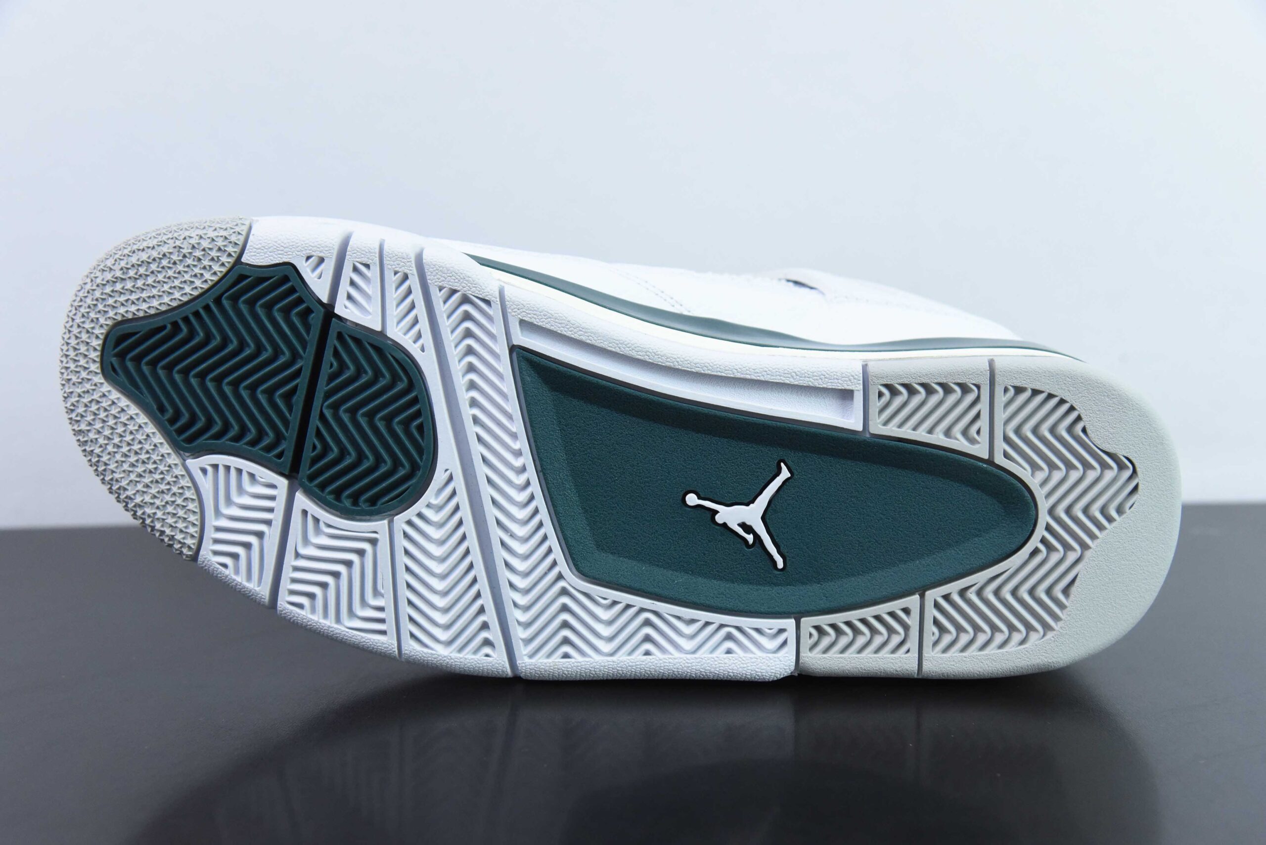 乔丹Air Jordan AJ4 Retro 氧化白绿男子文化篮球鞋纯原版本 货号：FQ8138-103