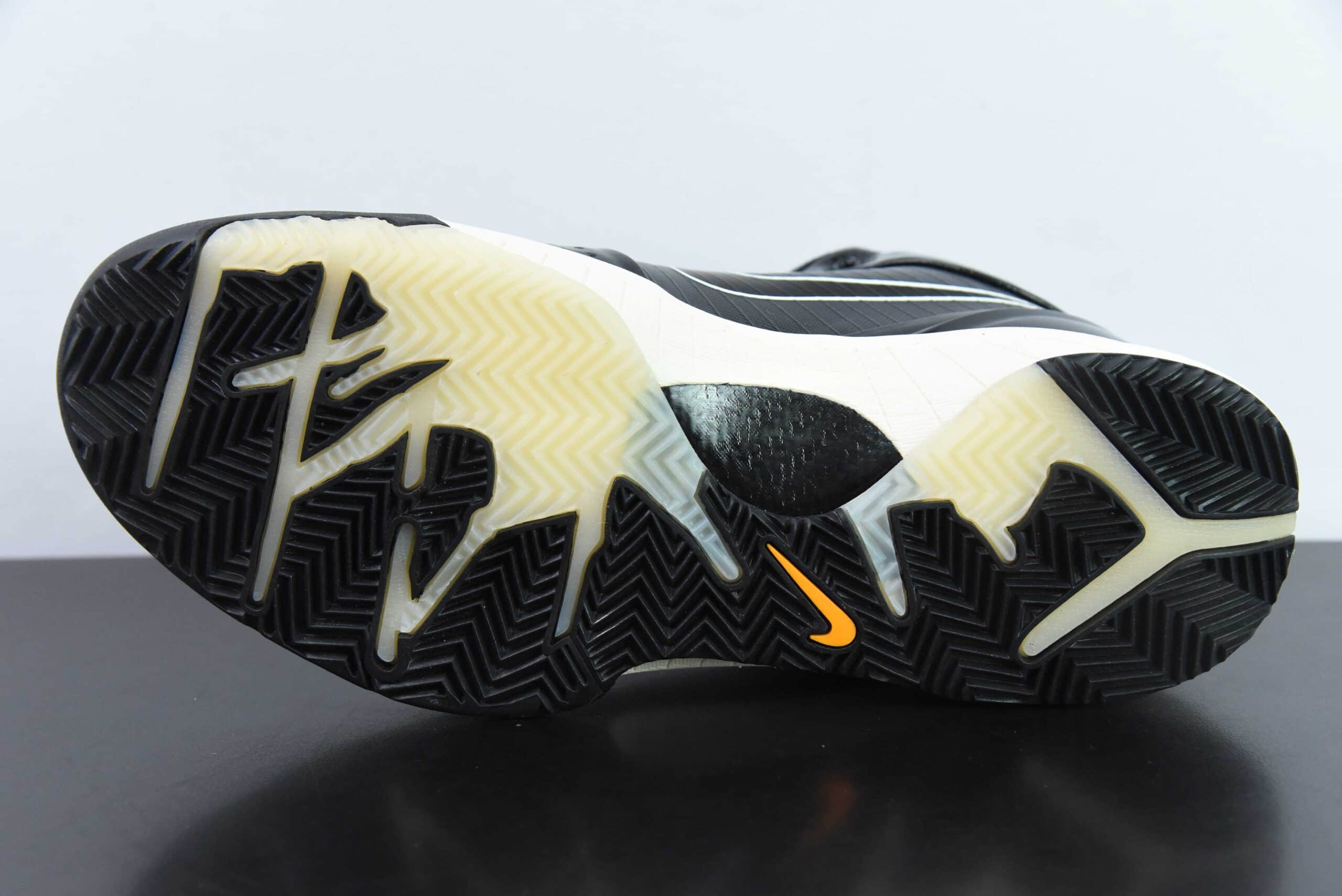 科比KOBE Undefeated x NK Kobe 4 科比4代五道杠联名男鞋实战篮球鞋纯原版本 货号： CQ3869-001