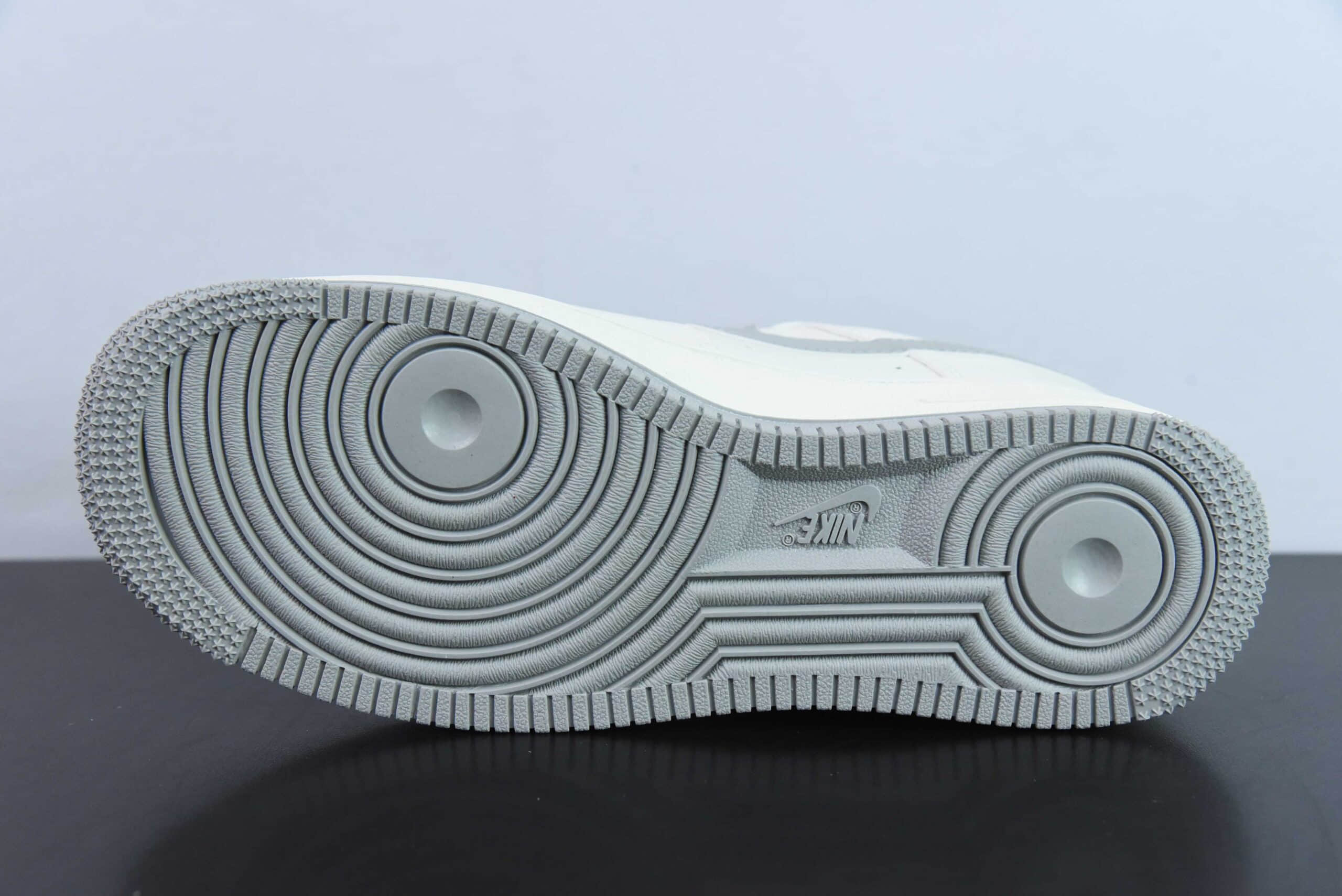 耐克Nike Supreme x Nk Air Force 1'07 Low Supreme联名米灰空军一号低帮休闲板鞋纯原版本 货号：HD1968-018 