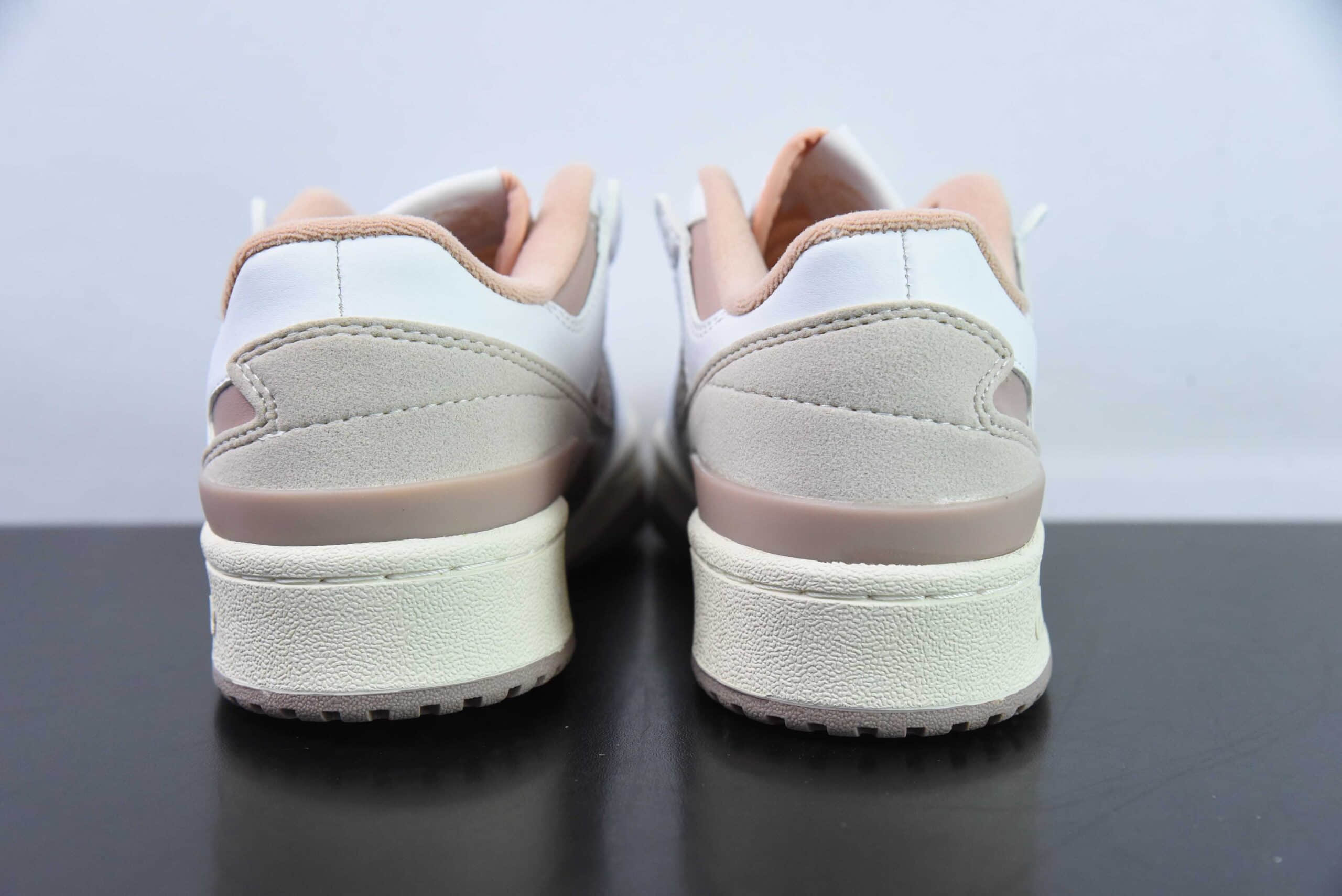 阿迪达斯Adidas Originals Forum 84 Low “皮革白褐粉低帮休闲板鞋纯原版本 货号：IG1426