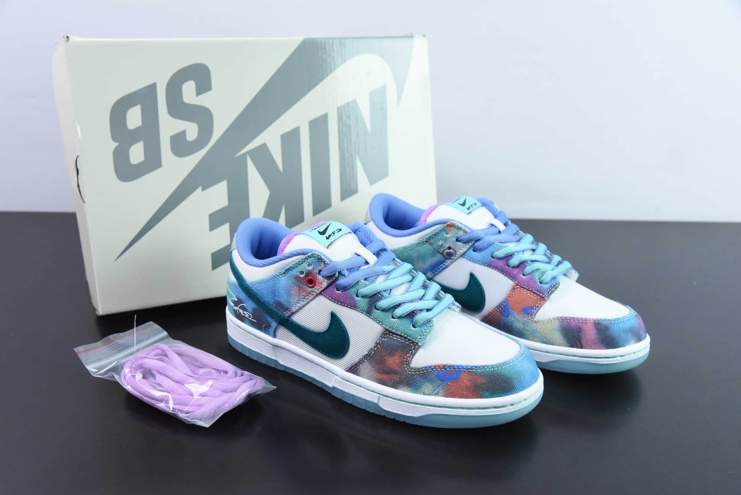 耐克Nike Futura Laboratories x NK SB Dunk Low白蓝扎染SB低帮休闲滑板鞋纯原版本 货号：HF6061-400