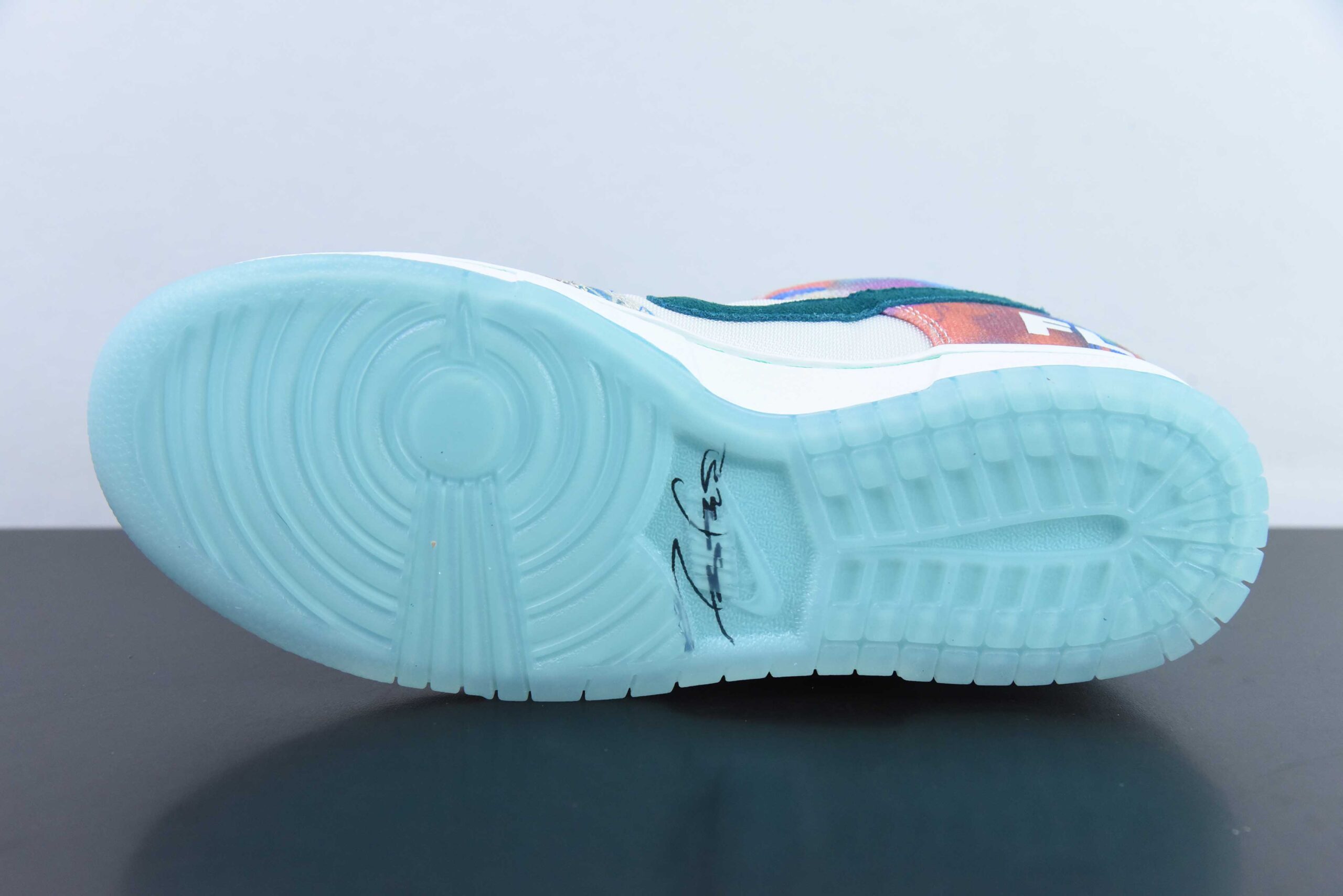 耐克Nike Futura Laboratories x NK SB Dunk Low白蓝扎染SB低帮休闲滑板鞋纯原版本 货号：HF6061-400