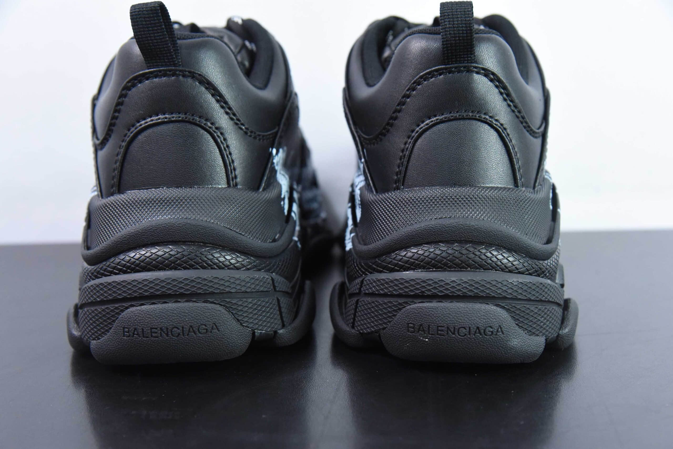 巴黎世家Balenciaga Triple S “白黑鸳鸯涂鸦LOGO低帮时装复古姥爷风厚底增高百搭休闲运动鞋纯原版本 货号：524039 W2FAY 9016