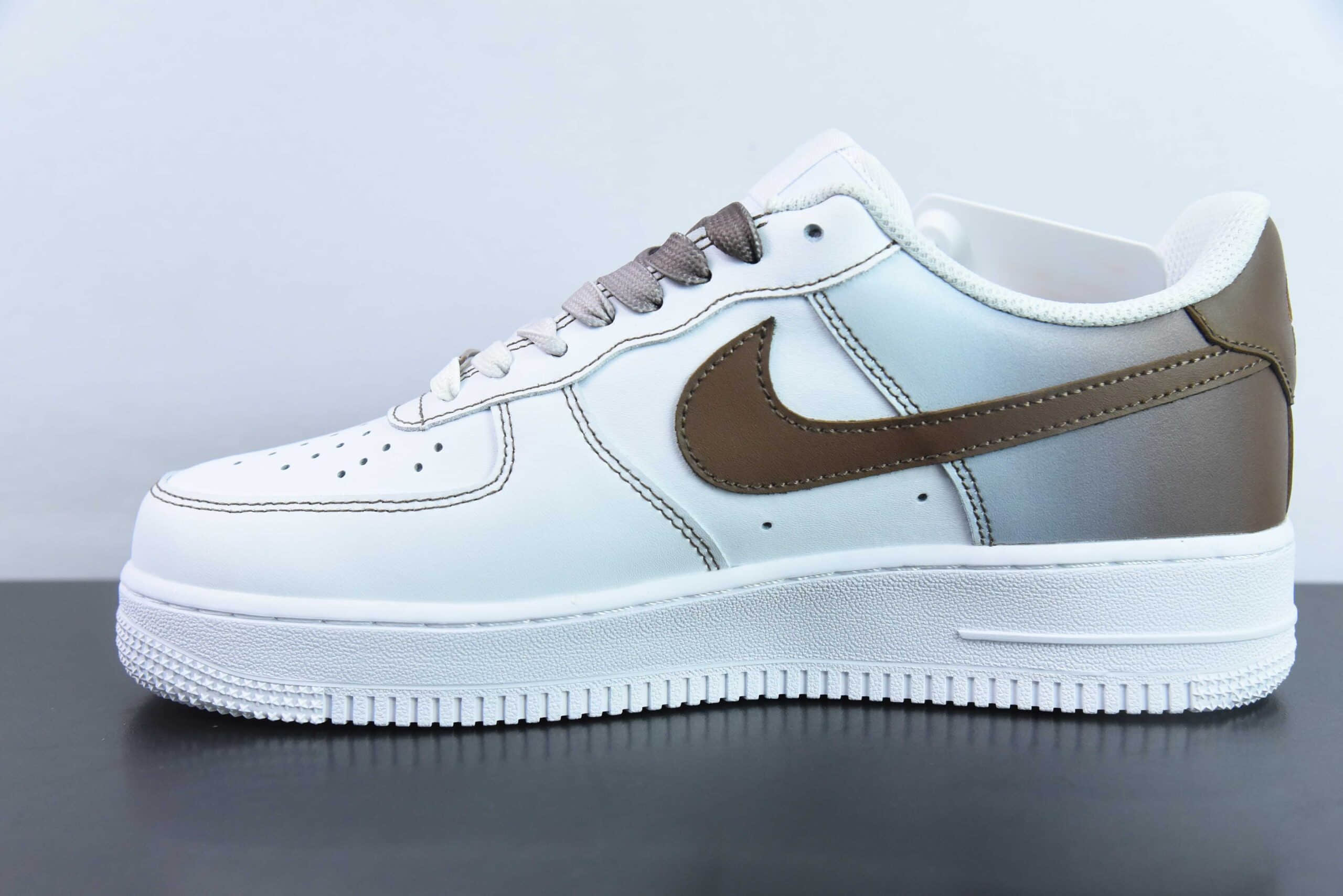 耐克Nike Air Force 1'07 Low 官方爆款定制二次元主题渐变褐勾空军一号低帮休闲板鞋纯原版本 货号：FN0366-103