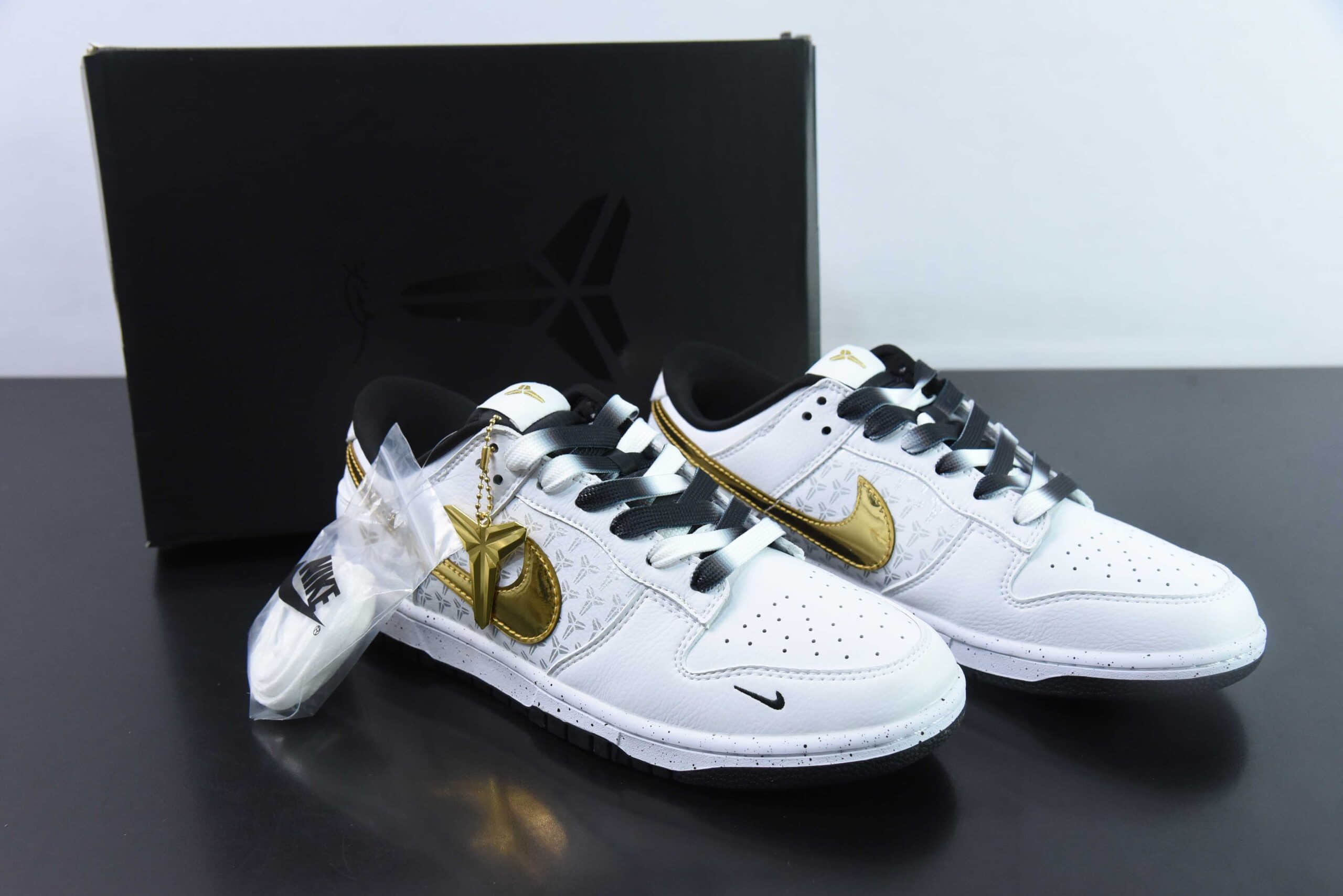 耐克Nike Dunk Low 科比系列白金黄勾周年高端定制低帮休闲板鞋纯原版本 货号：FC1688-193 