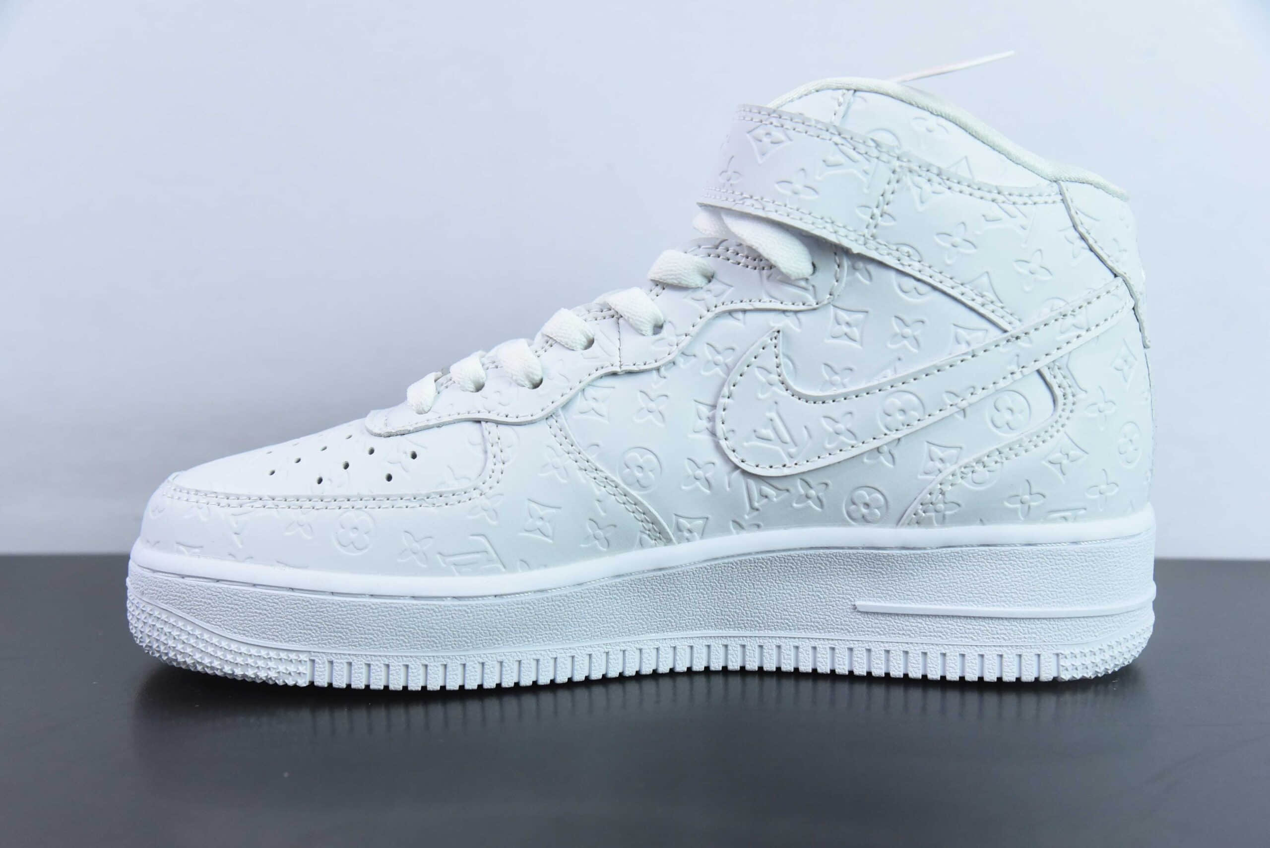 耐克Nike Air Force 1 Mid 07 x Louis Vuitton LV联名印花纯白空军中帮休闲板鞋纯原版本 货号：DV0688-300