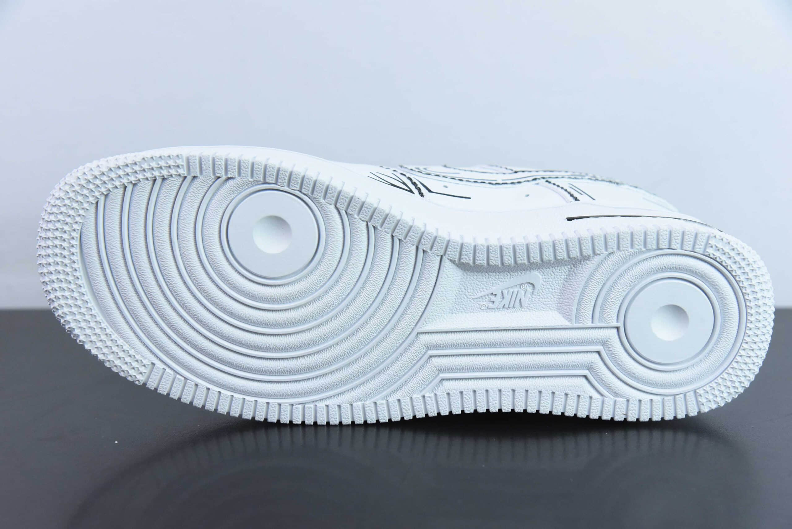 耐克Nike Air Force 1'07 Low 二次元黑白手绘富流油空军一号低帮休闲板鞋纯原版本 货号：CW2288-811