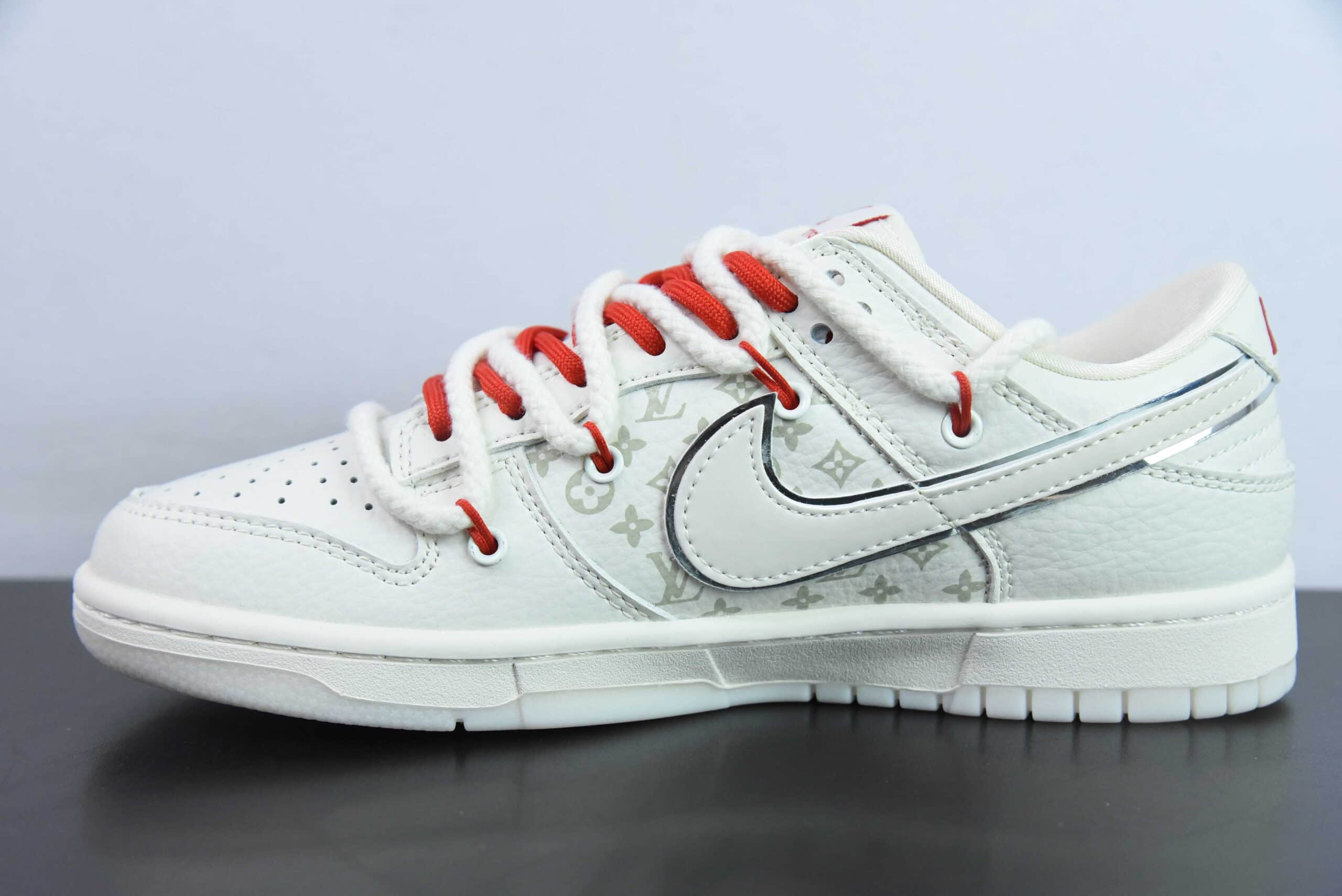 耐克Nike SB Dunk Low LV联名米白白勾三花周年高端定制低帮休闲板鞋纯原版本 货号：SJ2068-242 