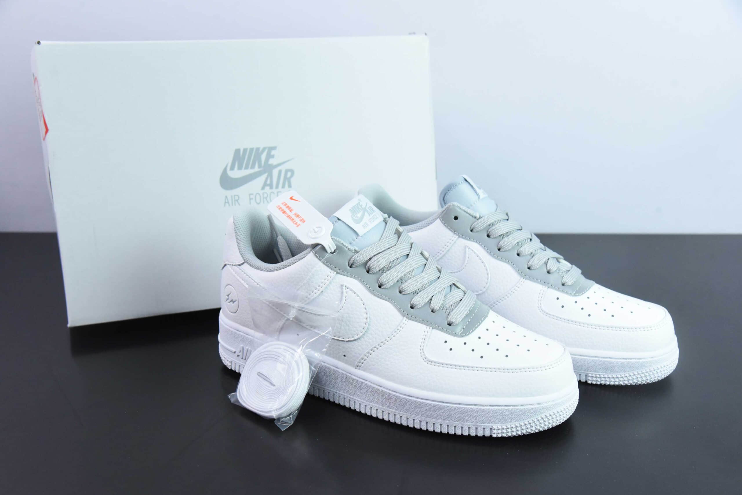 耐克Nike Air Force 1 Low 闪电印花白灰空军一号低帮运动休闲板鞋纯原版本 货号：TT0801-605