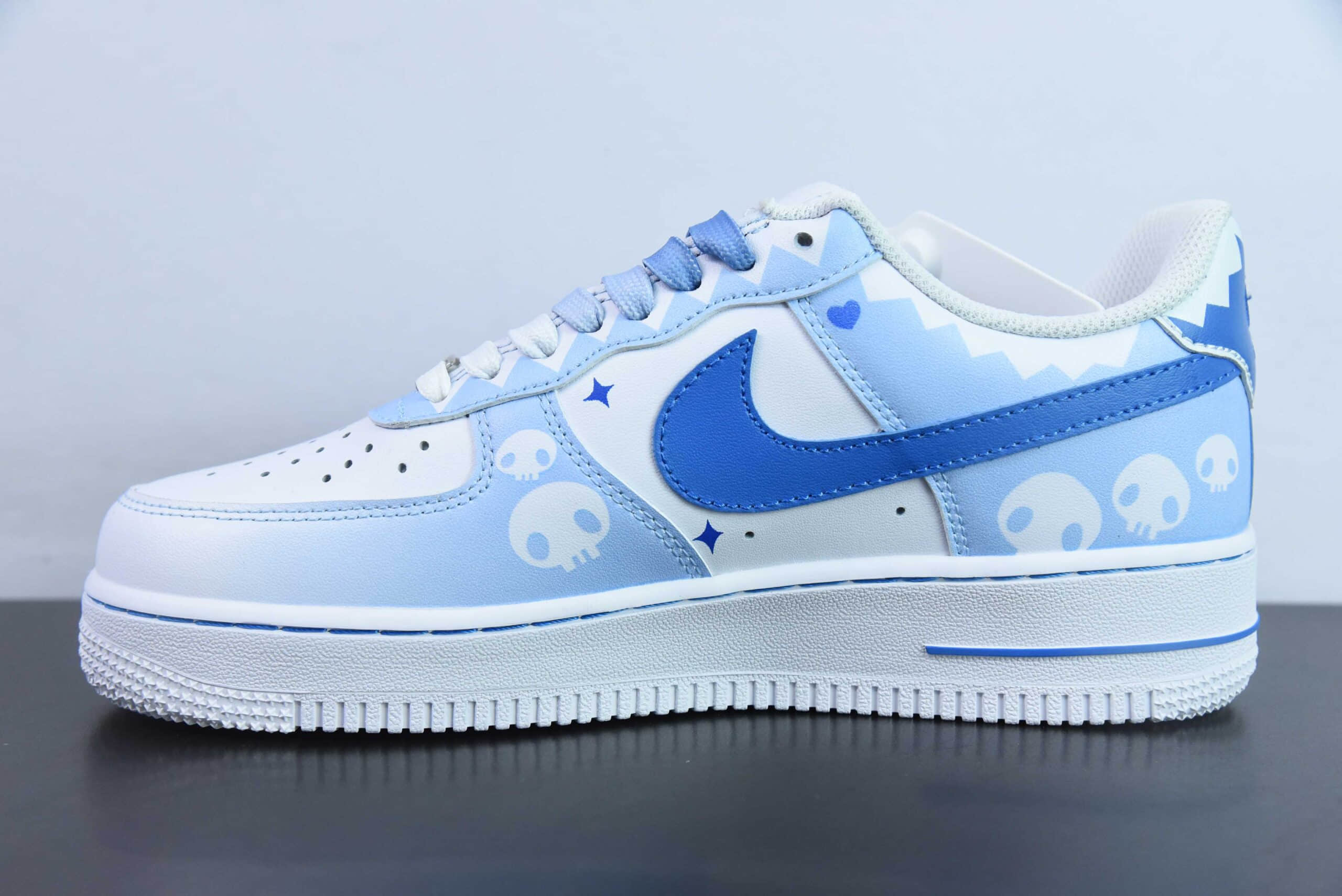 耐克Nike Doraemon x Nk Air Force 1'07 Low 小巫女联名款骷髅头渐变白蓝空军一号低帮休闲板鞋纯原版本 货号：CW2288-111