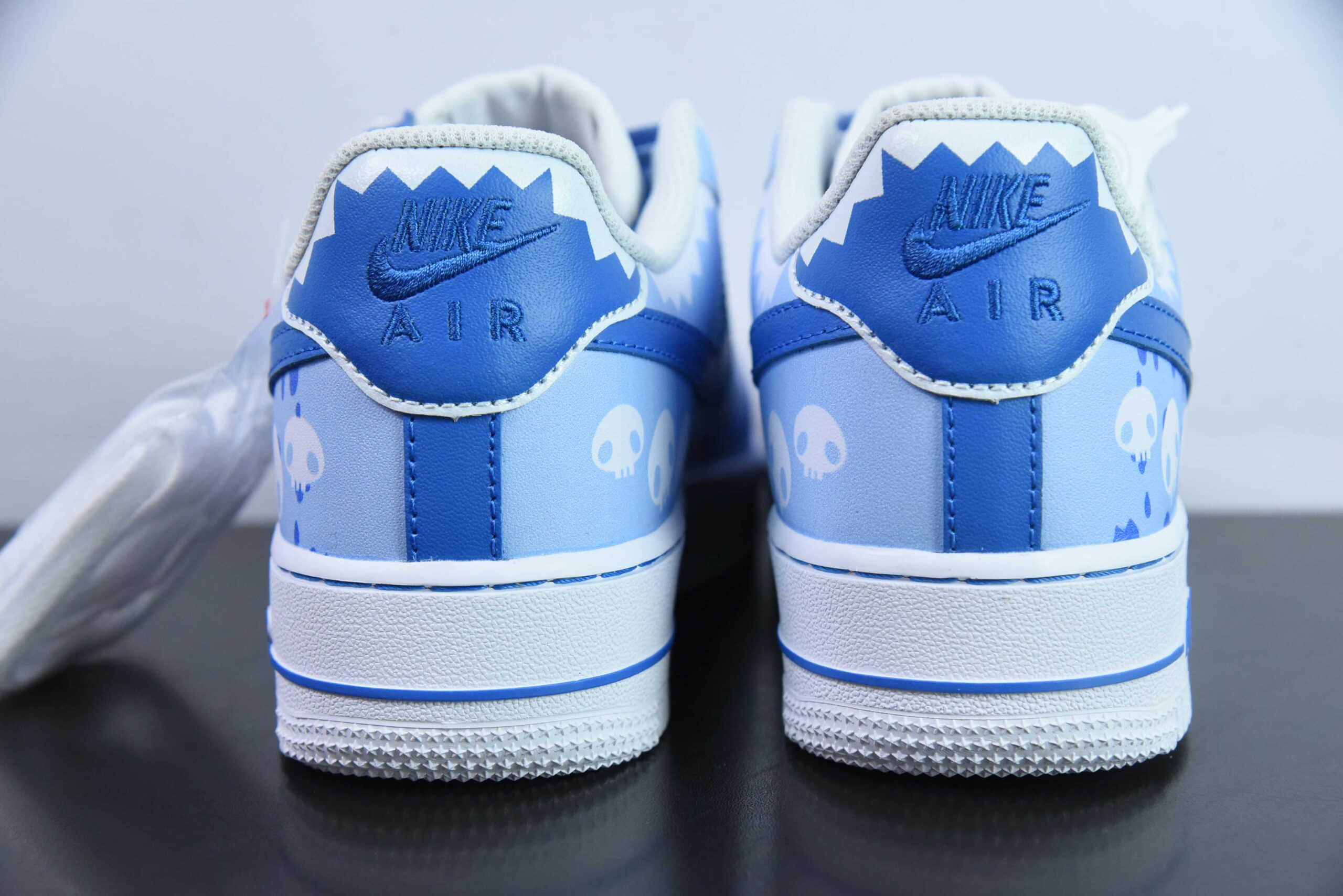 耐克Nike Doraemon x Nk Air Force 1'07 Low 小巫女联名款骷髅头渐变白蓝空军一号低帮休闲板鞋纯原版本 货号：CW2288-111