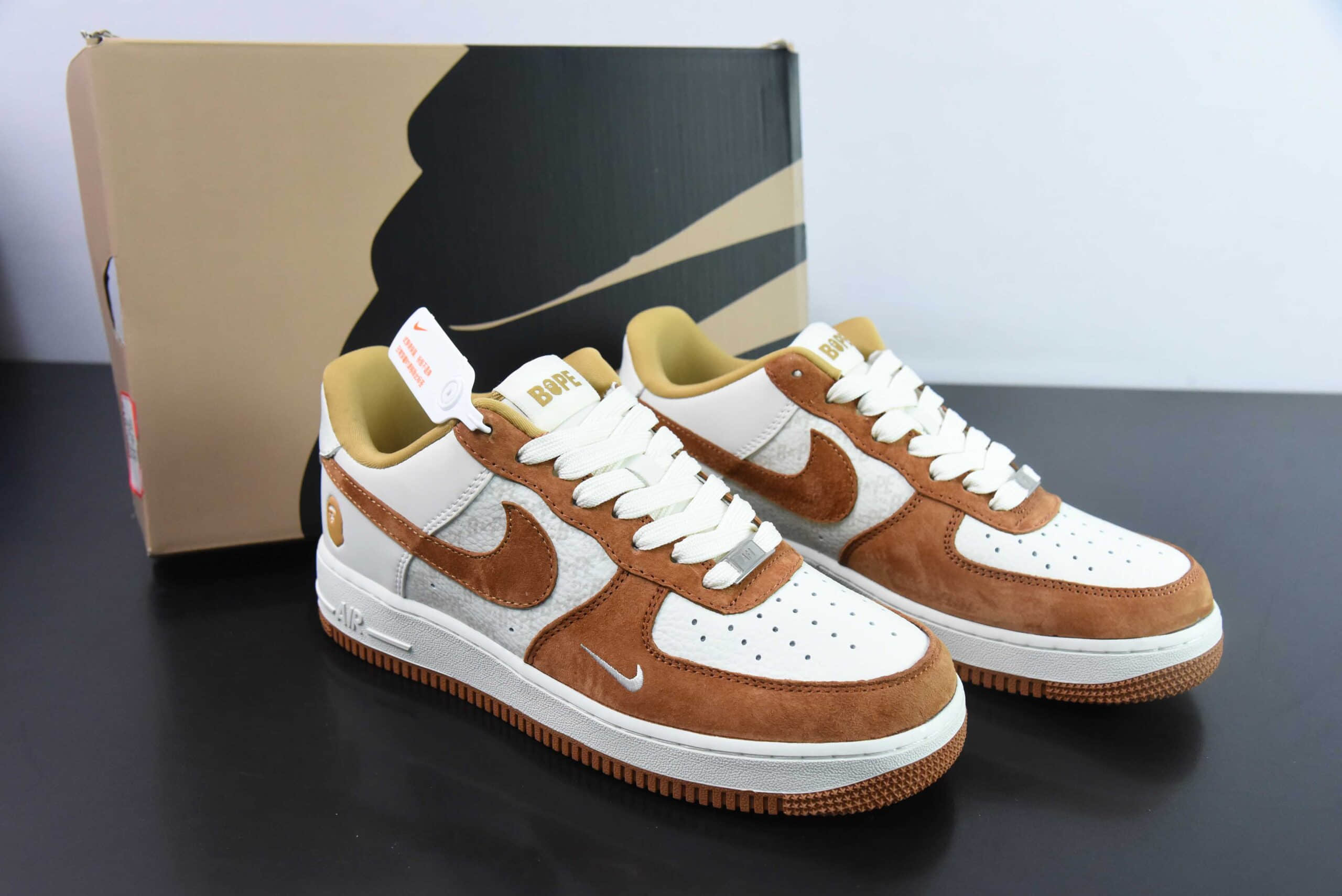 耐克Nike Air Force 1'07 Low BAPE联名米白栗黄猪八空军一号低帮休闲板鞋纯原版本 货号：BA8806-847 