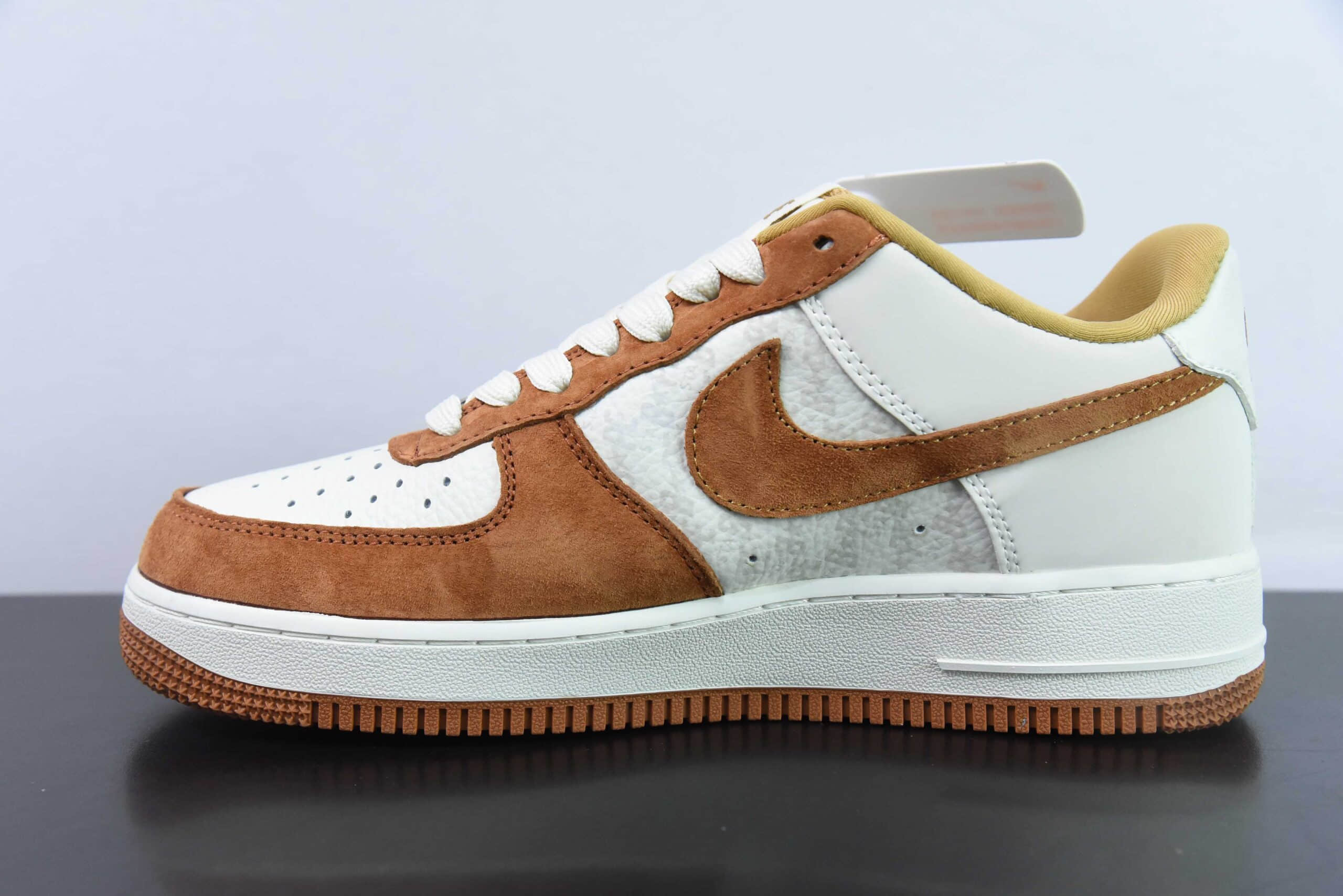 耐克Nike Air Force 1'07 Low BAPE联名米白栗黄猪八空军一号低帮休闲板鞋纯原版本 货号：BA8806-847 