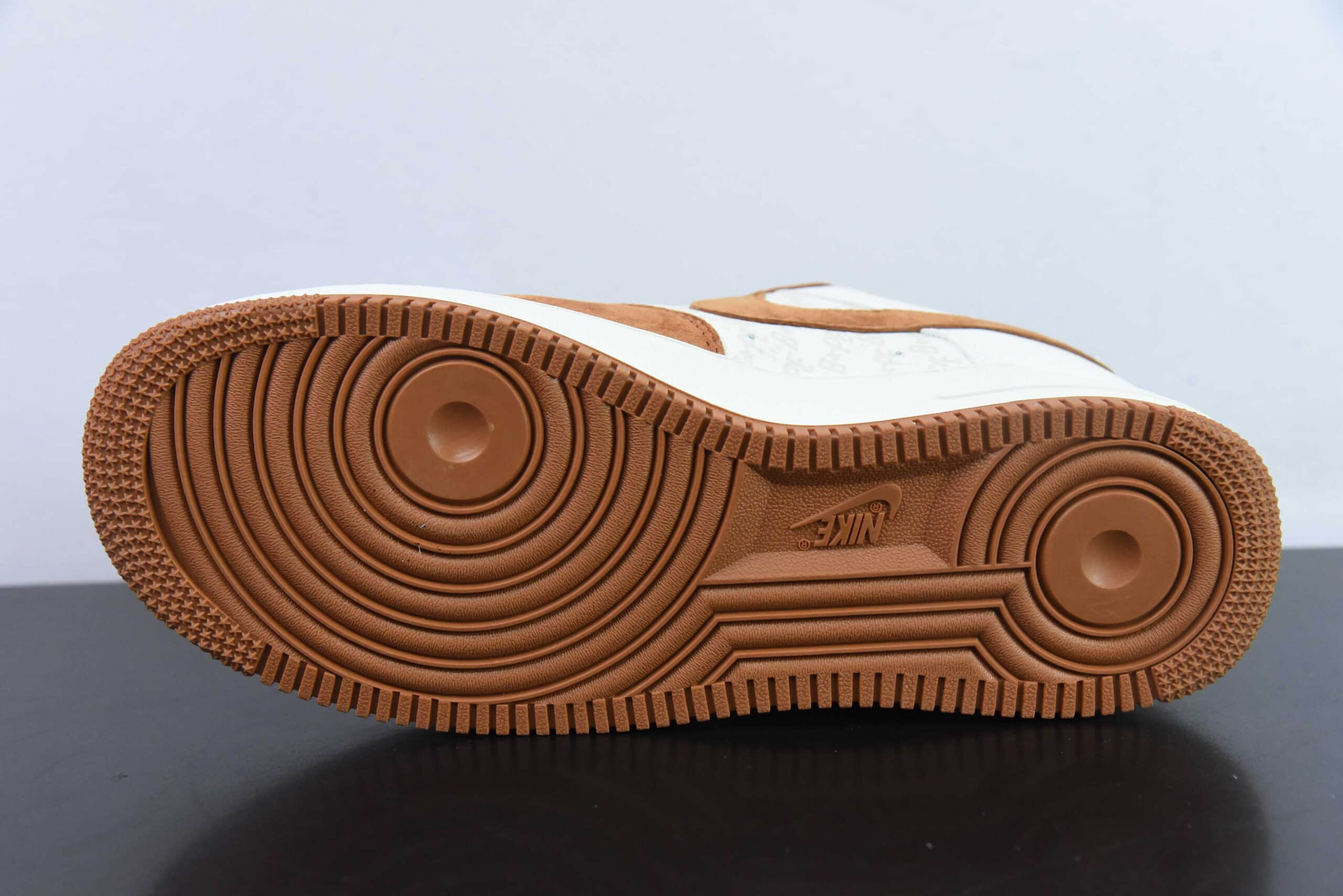 耐克Nike Air Force 1'07 Low BAPE联名米白栗黄猪八空军一号低帮休闲板鞋纯原版本 货号：BA8806-847 