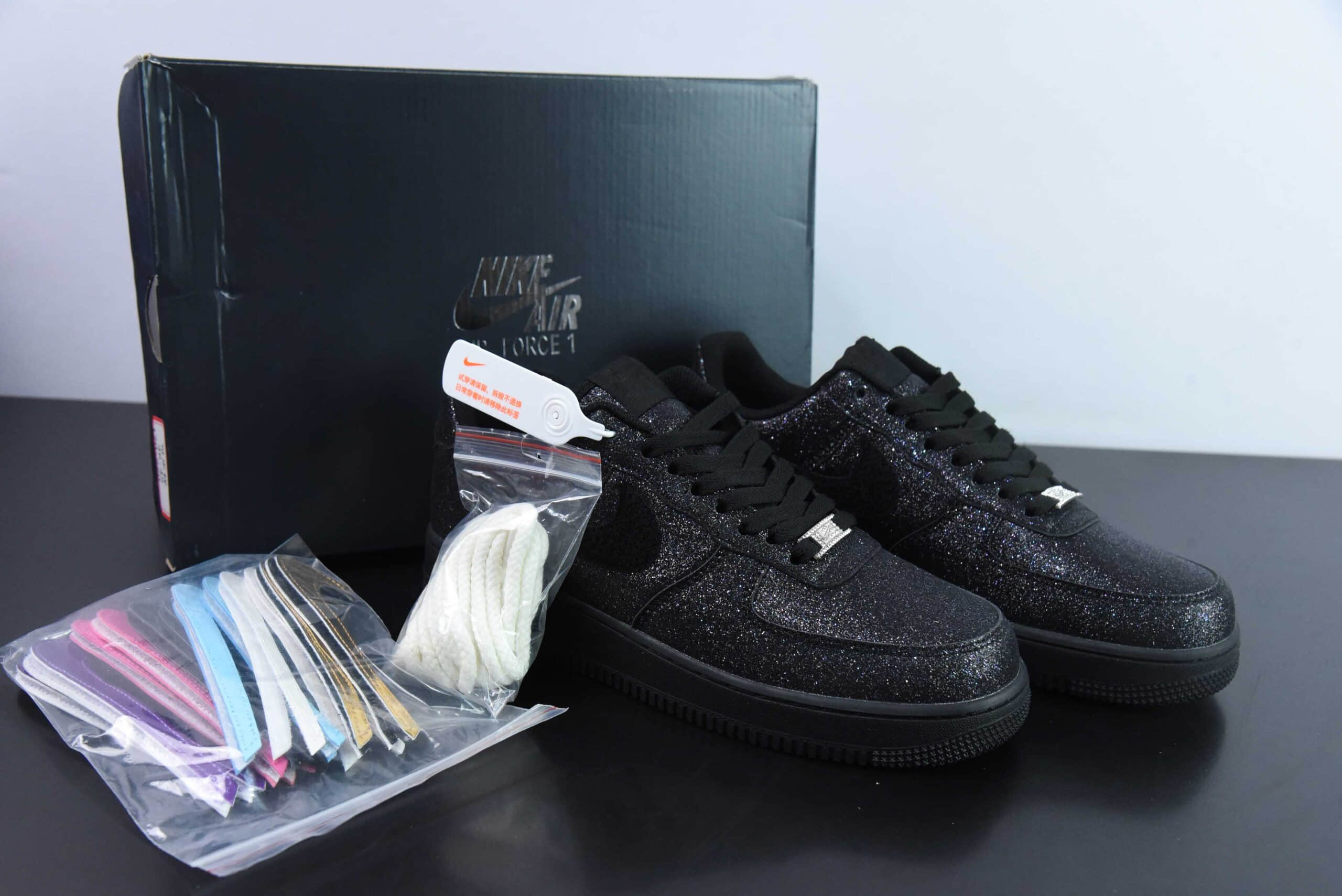 耐克Nike Air Force 1 '07 纯黑满天星空军一号低帮休闲板鞋纯原版本 货号：CW2288-001 