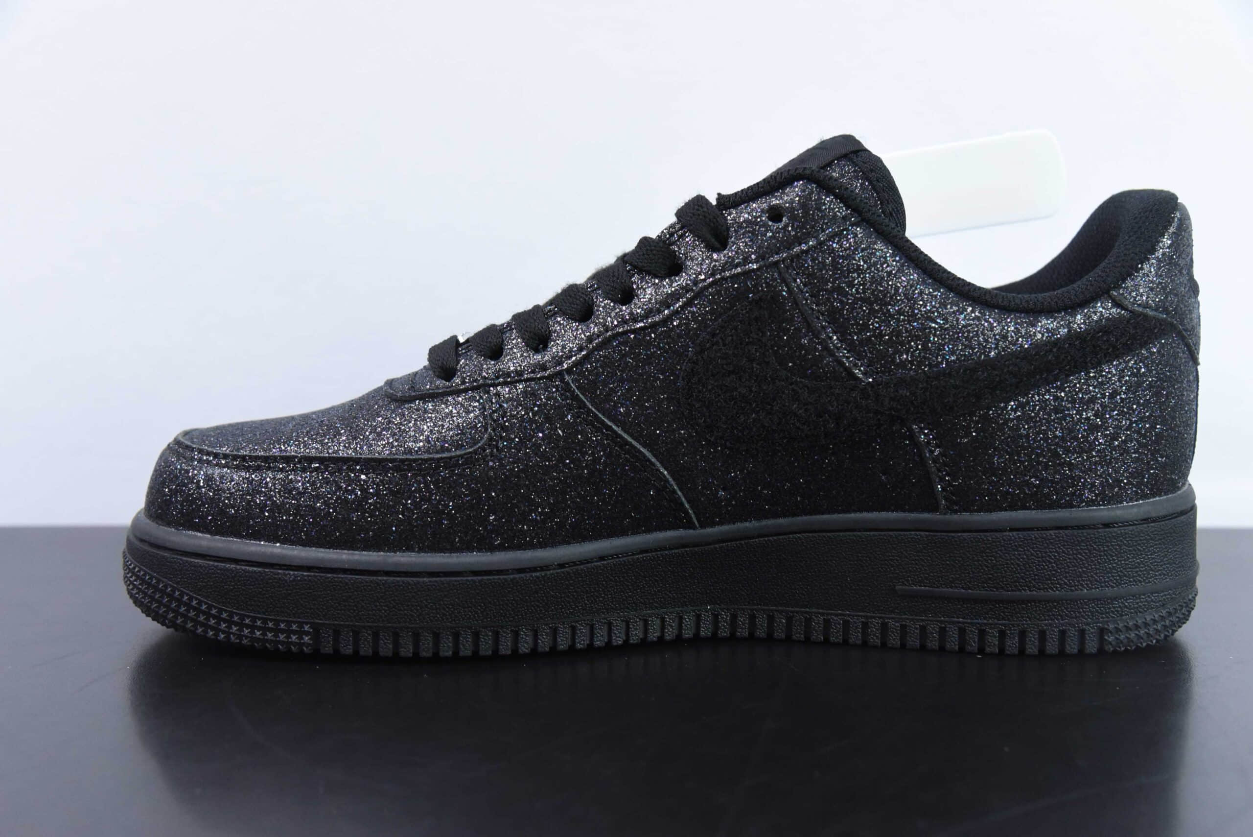 耐克Nike Air Force 1 '07 纯黑满天星空军一号低帮休闲板鞋纯原版本 货号：CW2288-001 