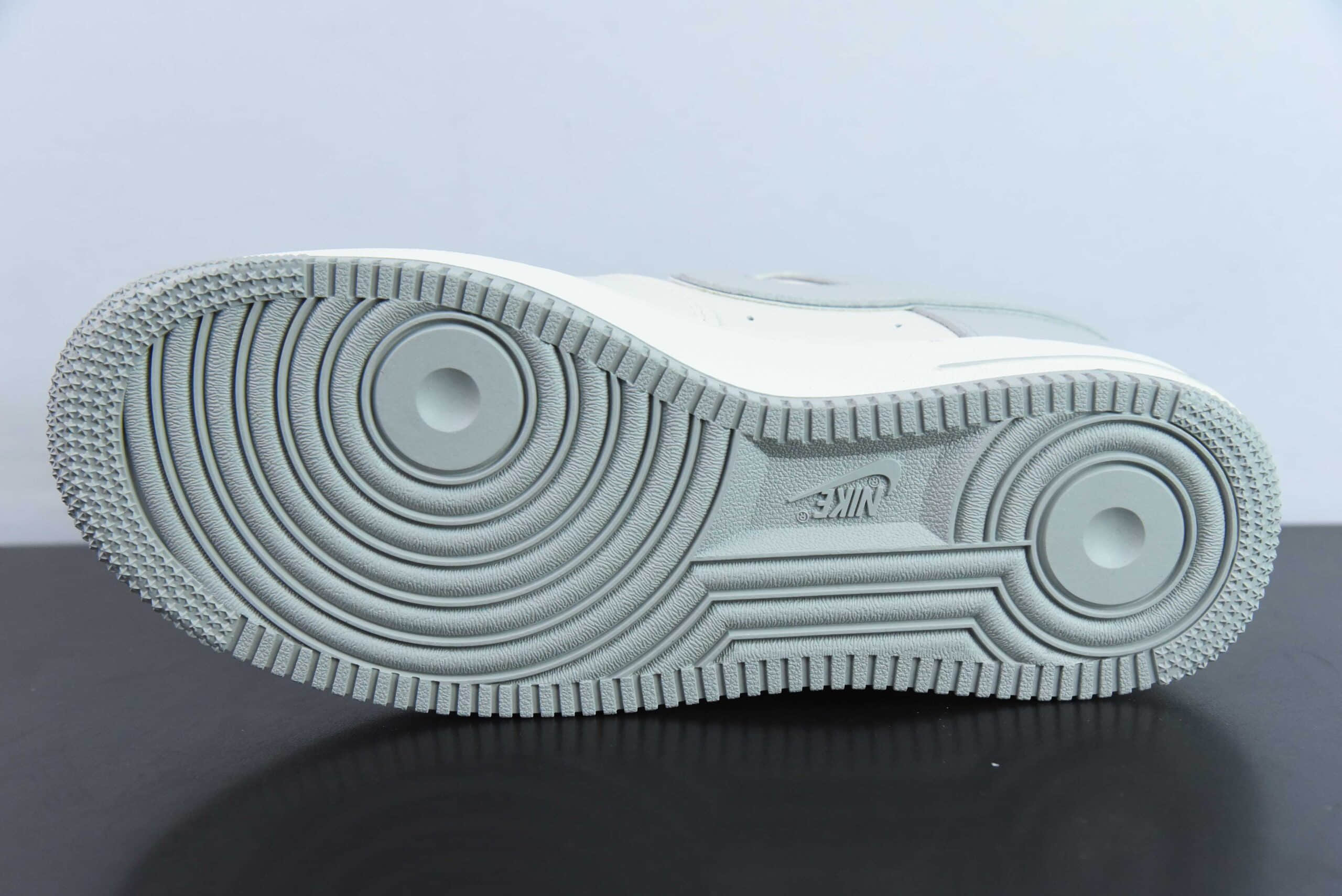 耐克Nike Air Force 1 '07 Low TS米白灰小勾空军一号低帮休闲板鞋纯原版本 货号：IO5636-888